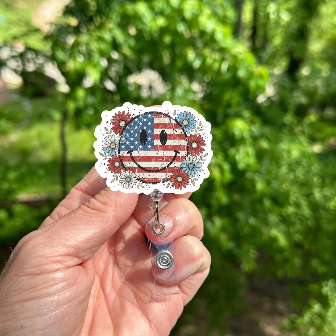 Patriotic Smiley Face Badge Reel – Retractable Nurse ID Holder, US Flag Smile Clip