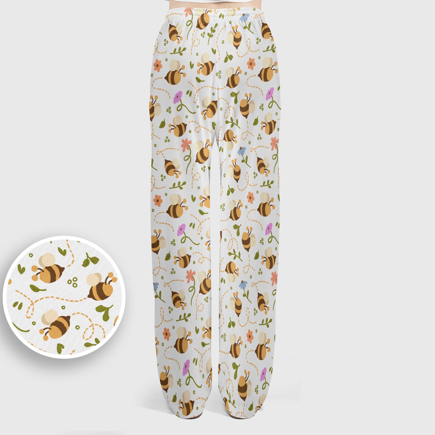 Bee Flying Floral Trail Garden Pattern Scrub Set, Scrub Pants and V Neck Top