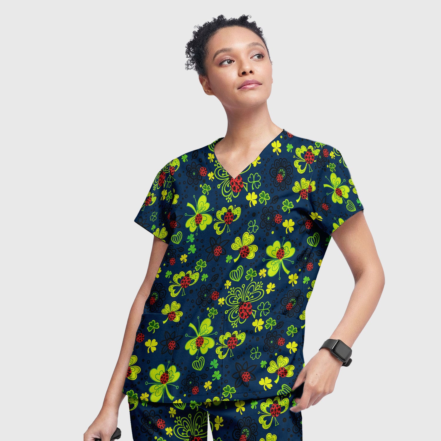 Ladybug Clover Floral Pattern Print Scrub Sets, Scrub Pants and V Neck Top