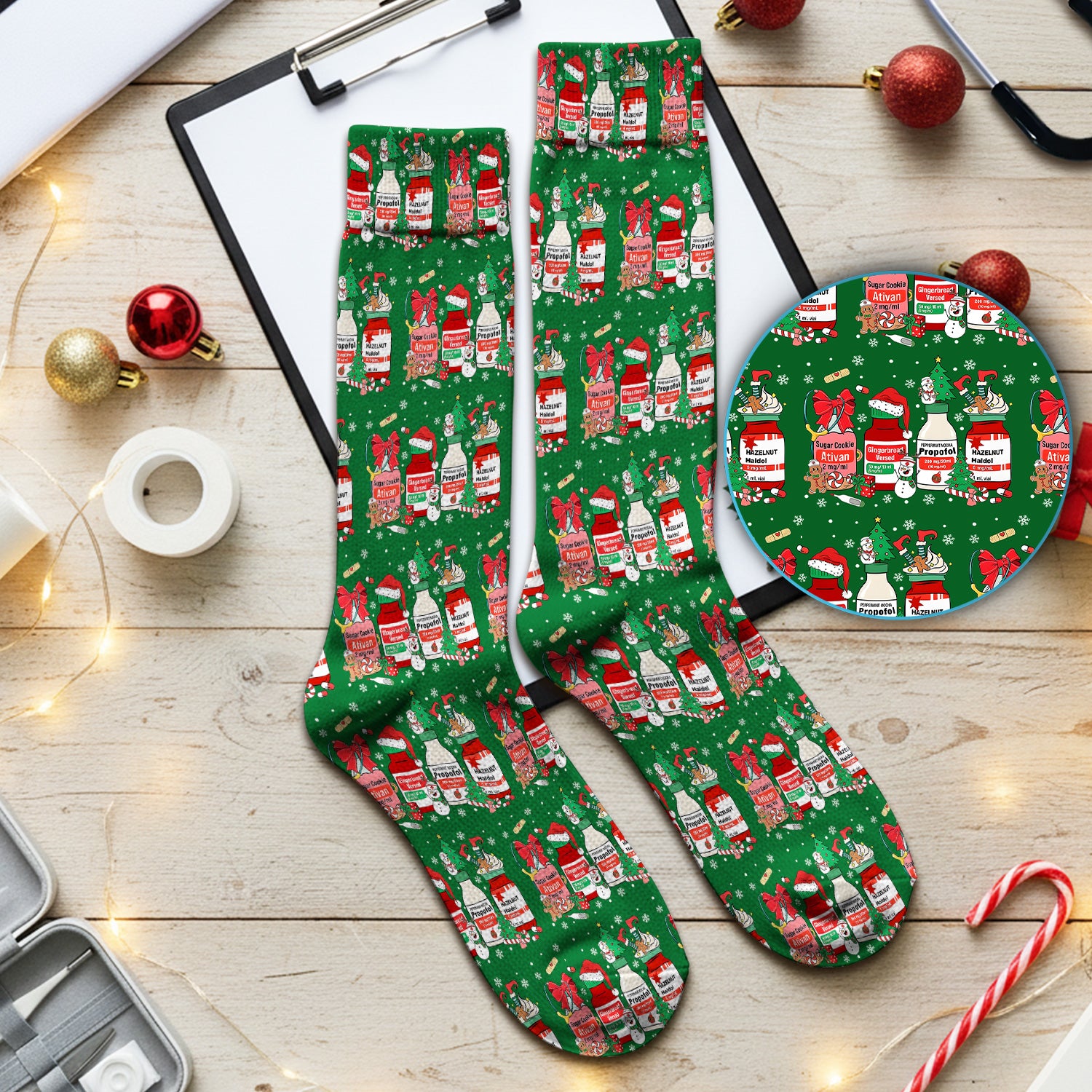 Funny Christmas Medication Scrub Socks – Festive Holiday Pharma Bottles Pattern – Playful Medical Uniform for Nurses, Pharmacists & Healthcare Workers