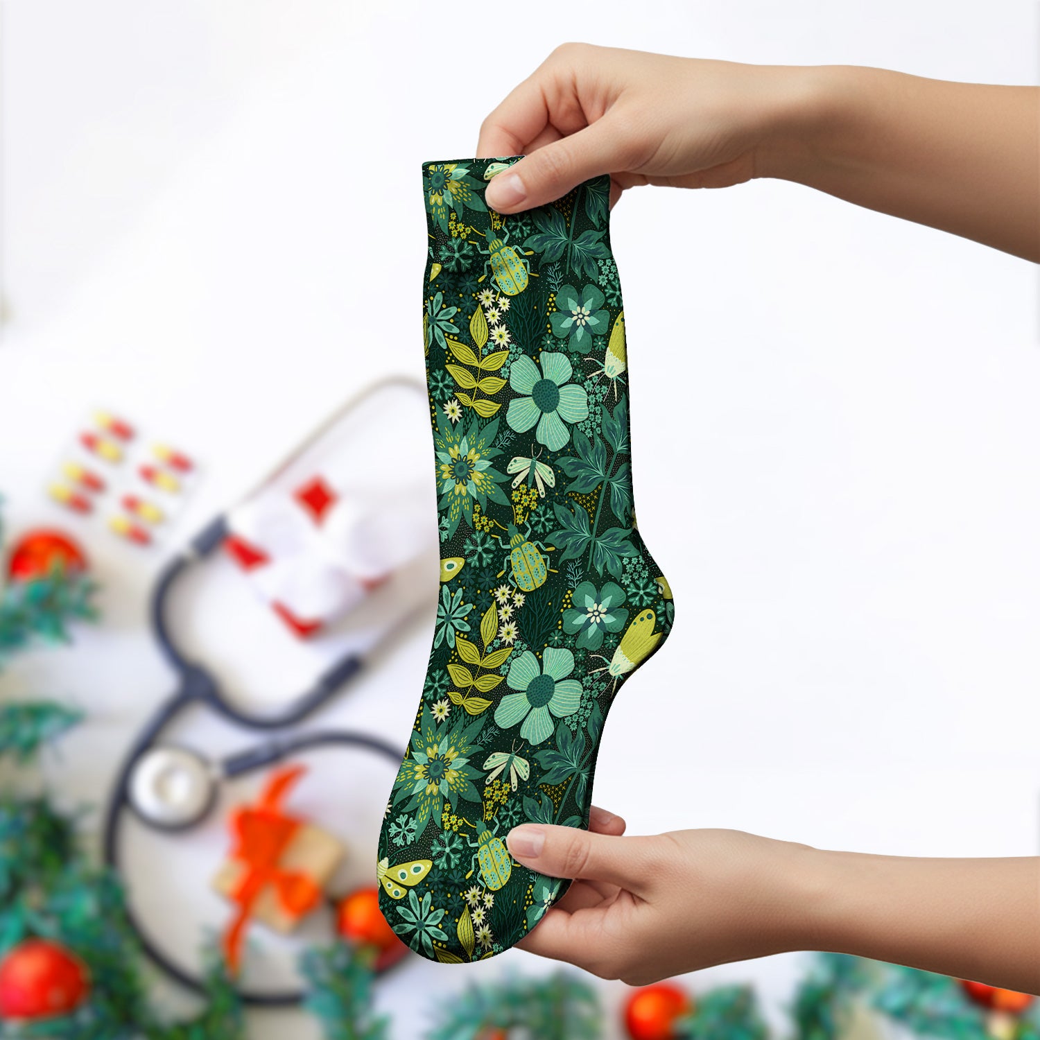 Green Botanical Butterfly Pattern Socks, Adult Socks for Men and Women