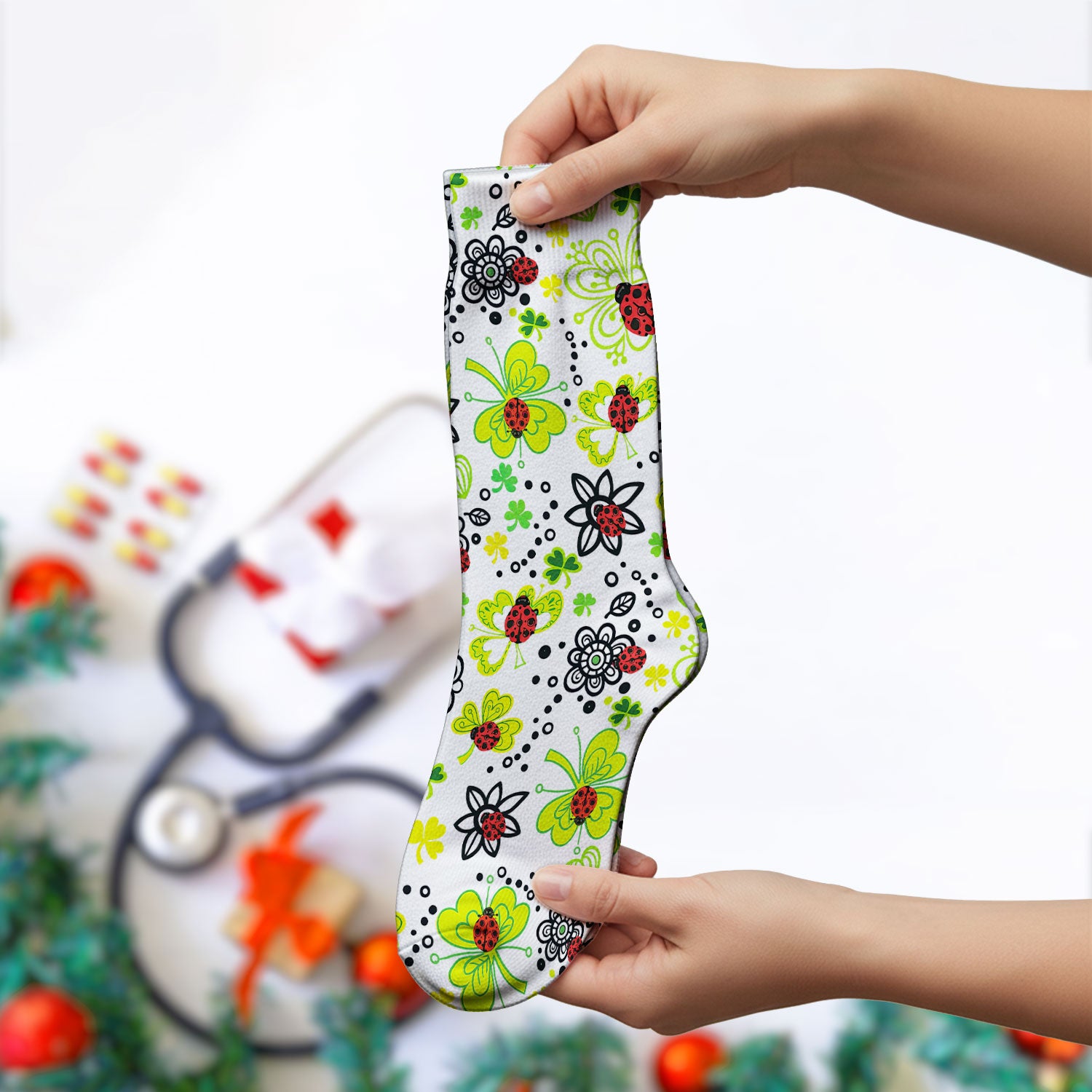 Ladybug Clover Floral Pattern Print Socks, Breathable Fabrics Medical Uniform