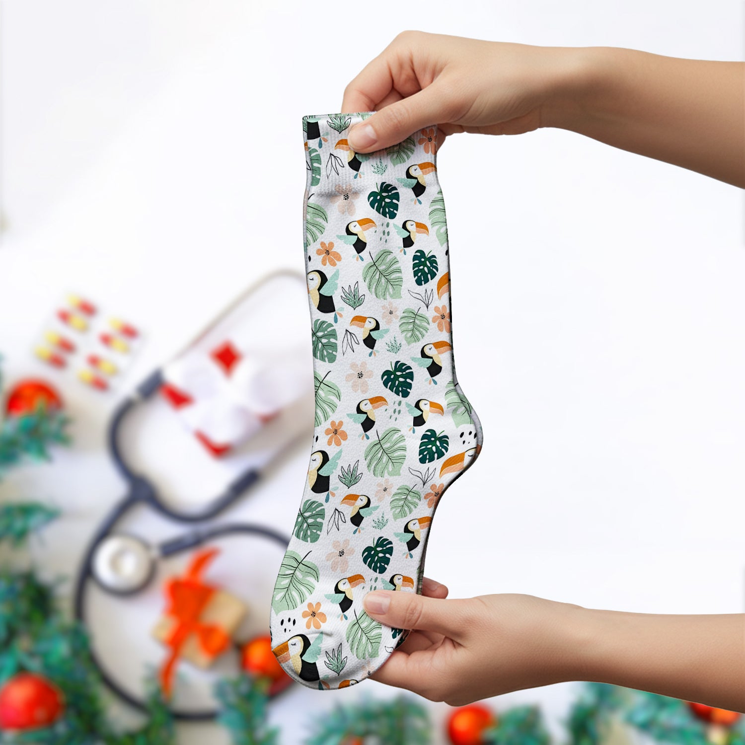 Tropical Toucan Leaf Floral Pattern Socks, Adult Socks for Men and Women