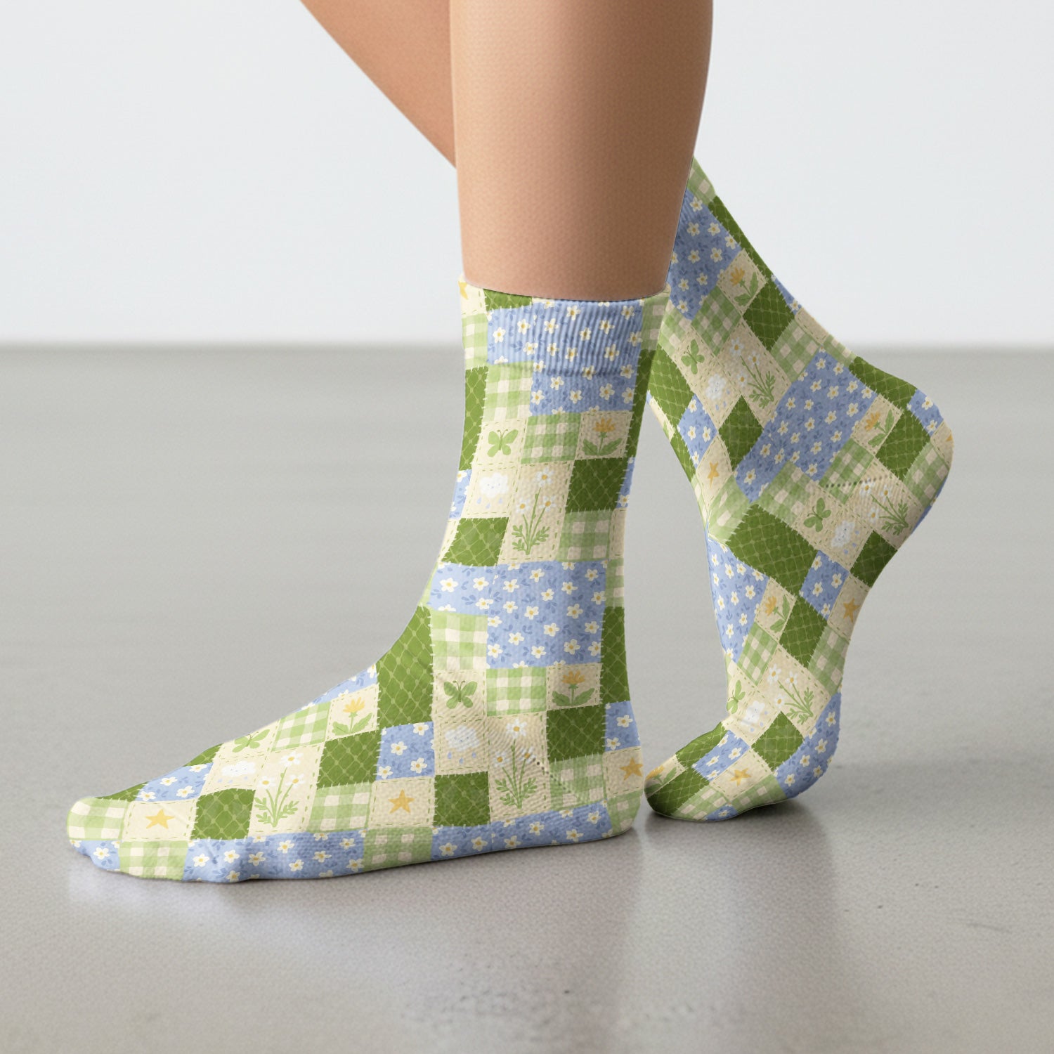 Green Patchwork Clover Floral Pattern Socks, Socks for Nurse Doctor