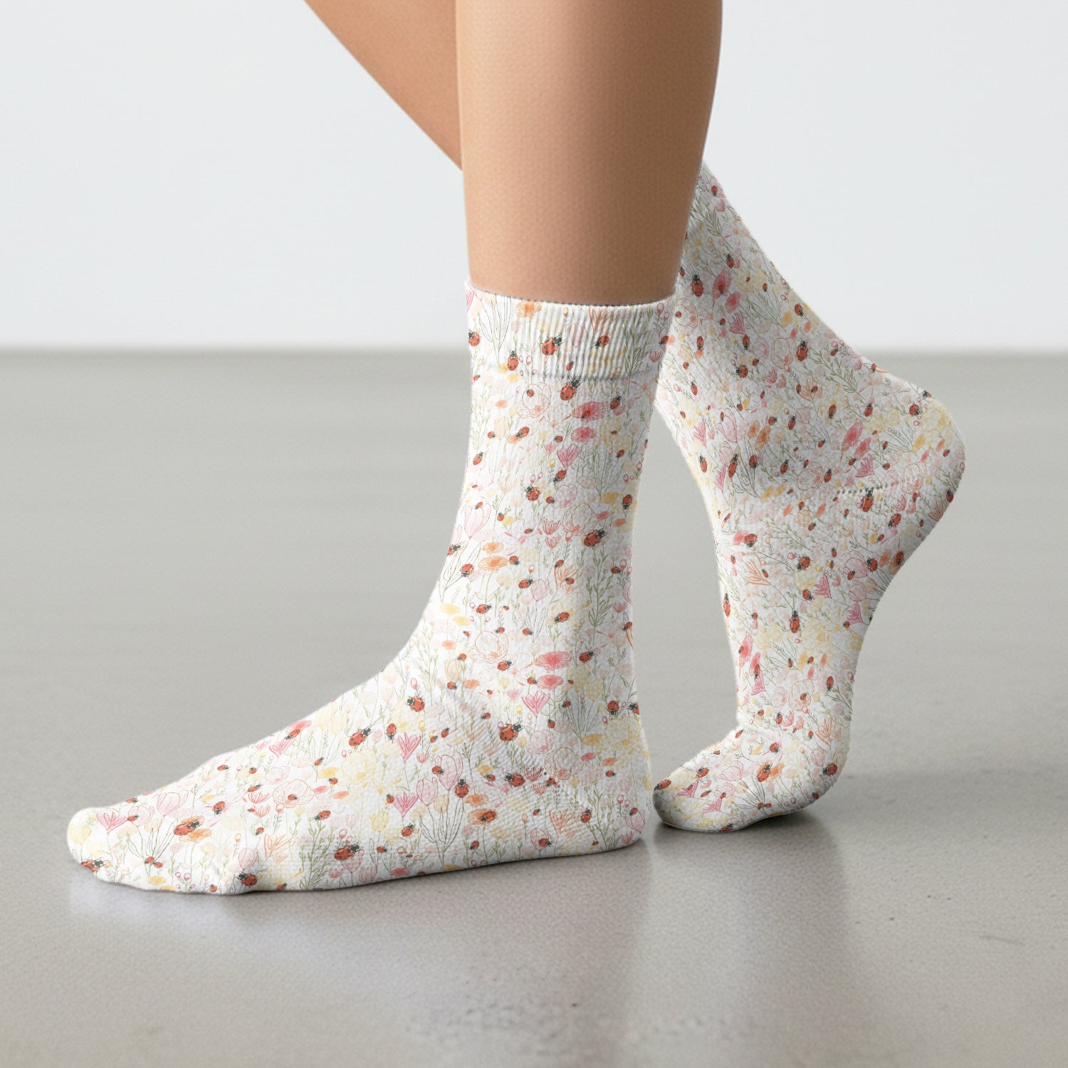 Cute Nurse Wildflower Ladybug Garden Pattern Nurse Socks, Socks for Nurse Doctor