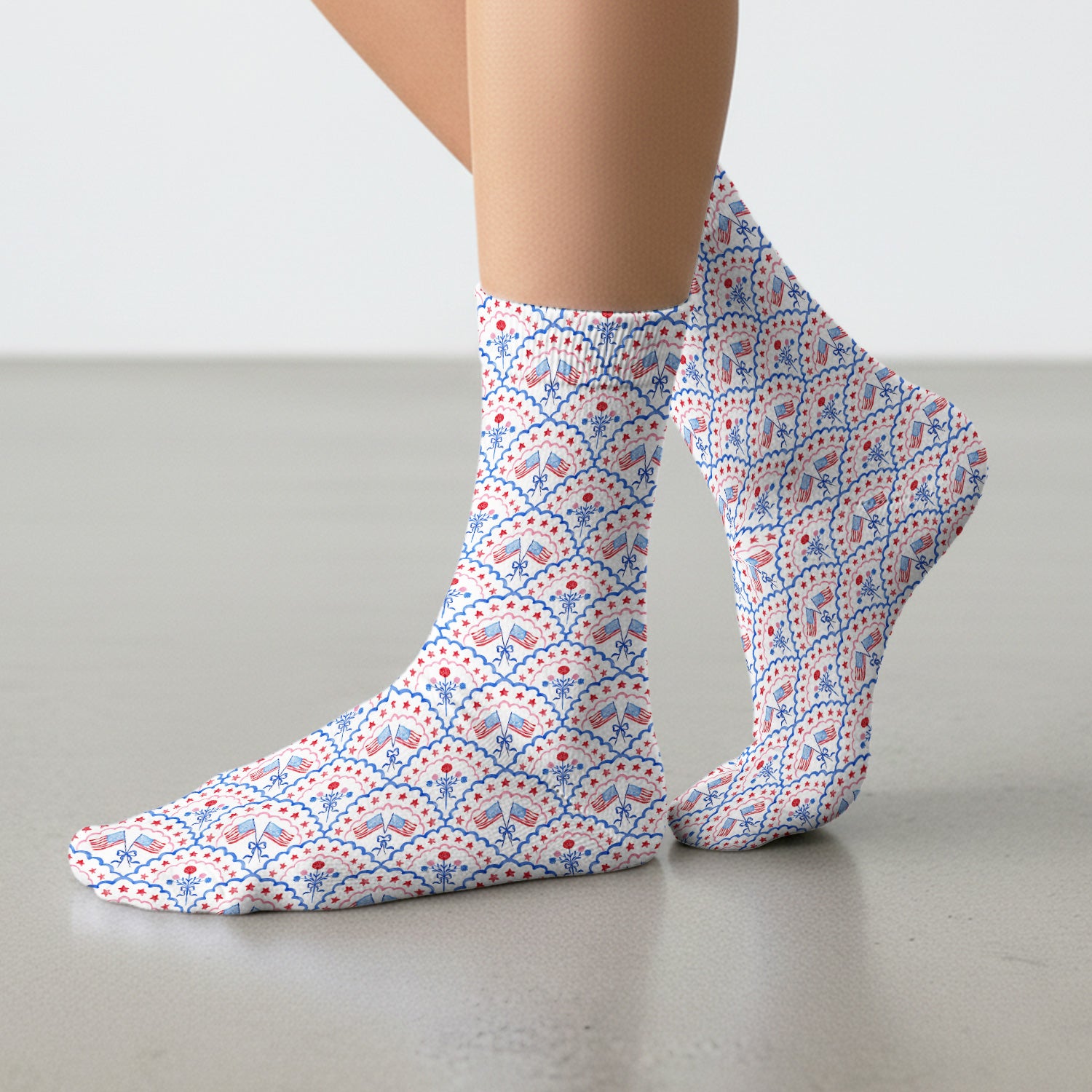 Patriotic Scallop Star Flag Floral Pattern Socks, Adult Socks for Men and Women