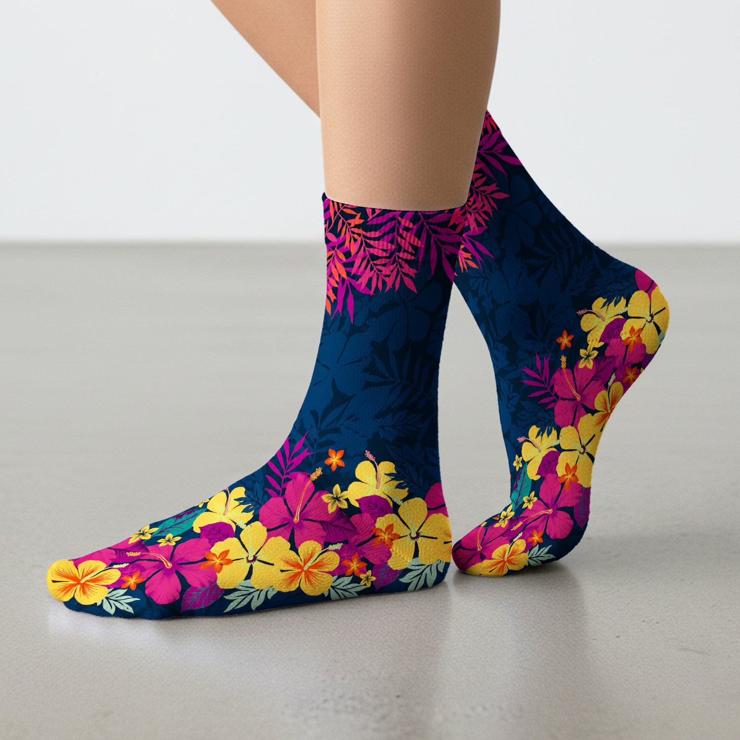 Tropical Hibiscus Palm Leaf Pattern Socks, Adult Socks for Men and Women