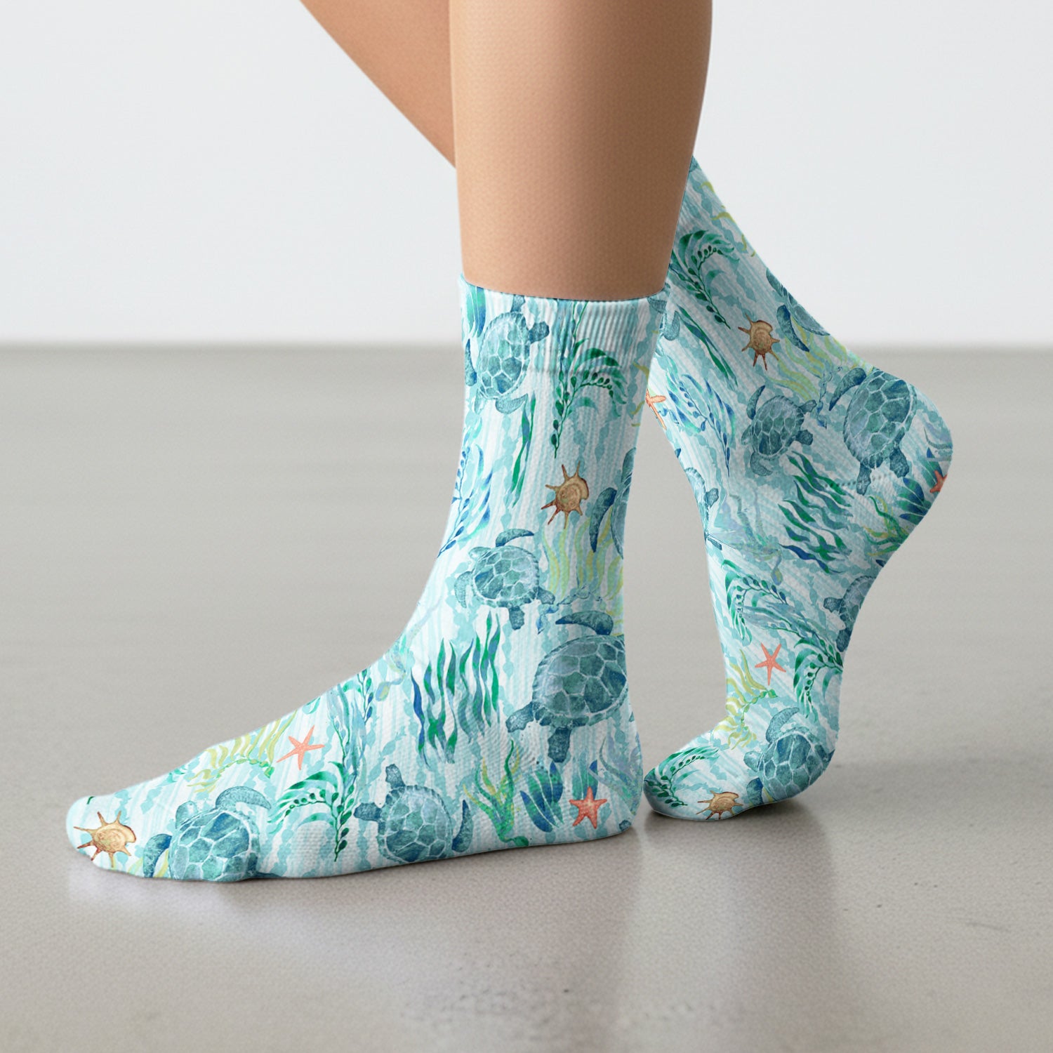 Sea Turtle Ocean Print Nurse Socks, Adult Socks for Men and Women