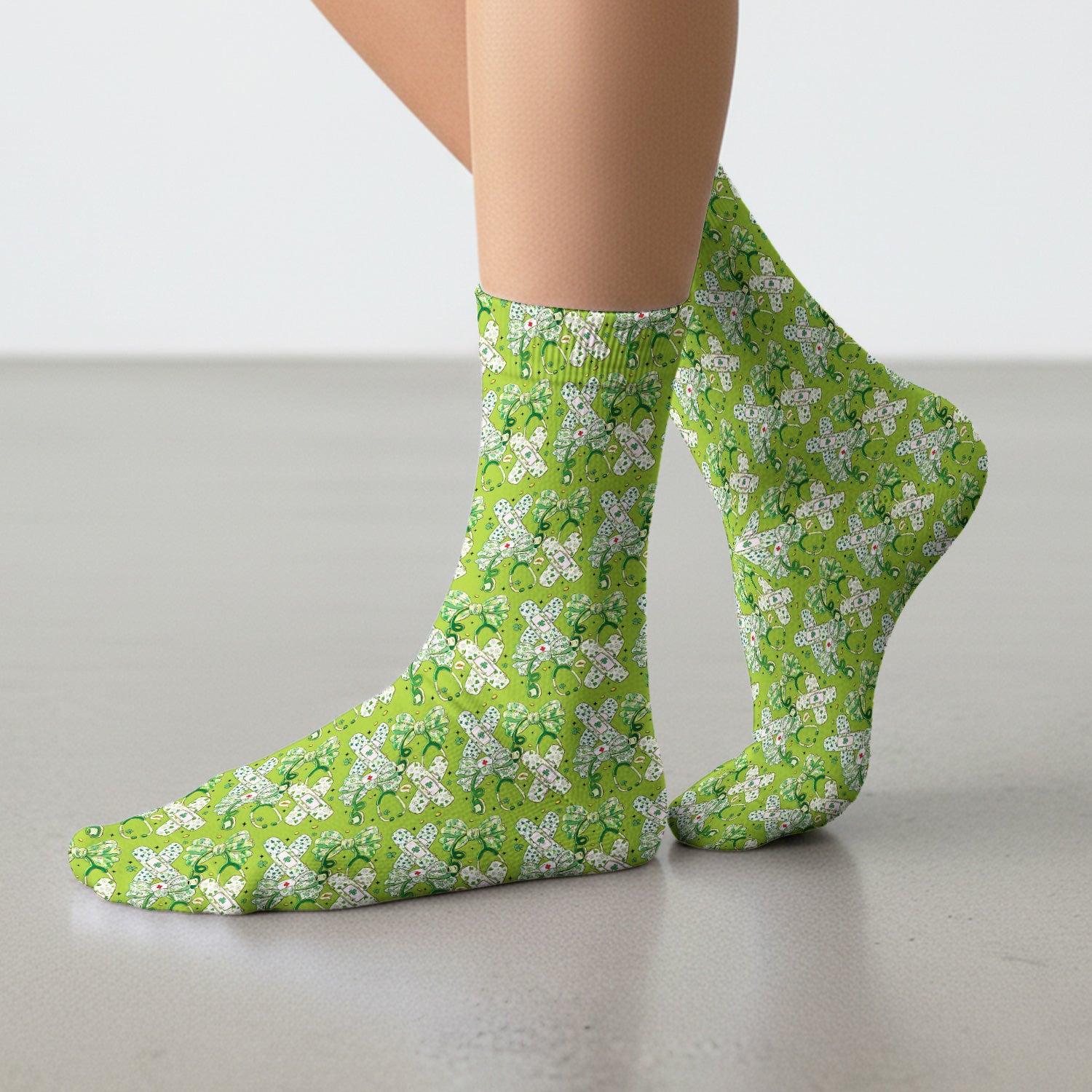St Patrick Shamrock Stethoscope Bow Print Socks, Socks for Nurse Doctor