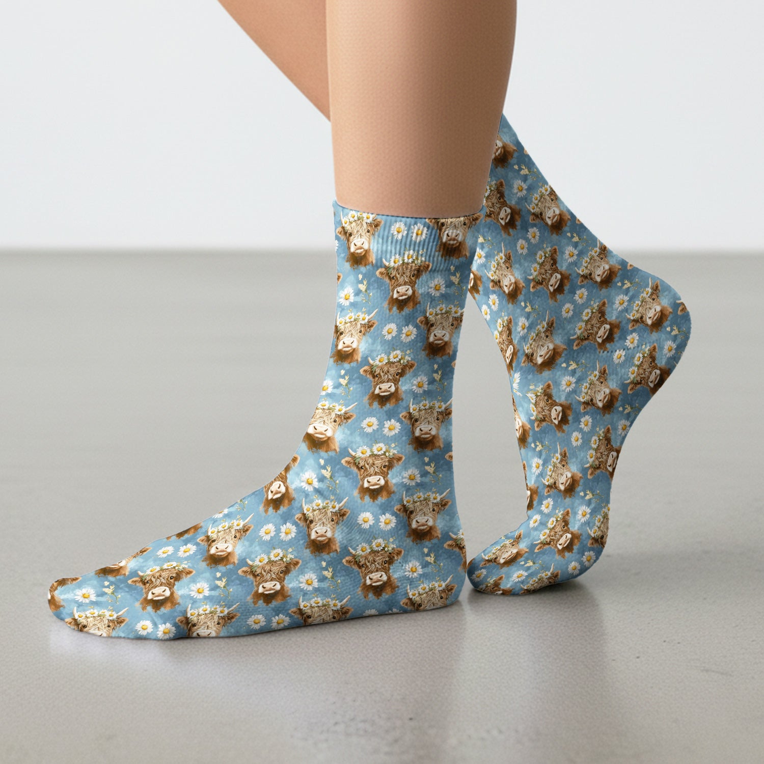 Highland Cow Daisy Flower Pattern Socks, Adult Socks for Men and Women