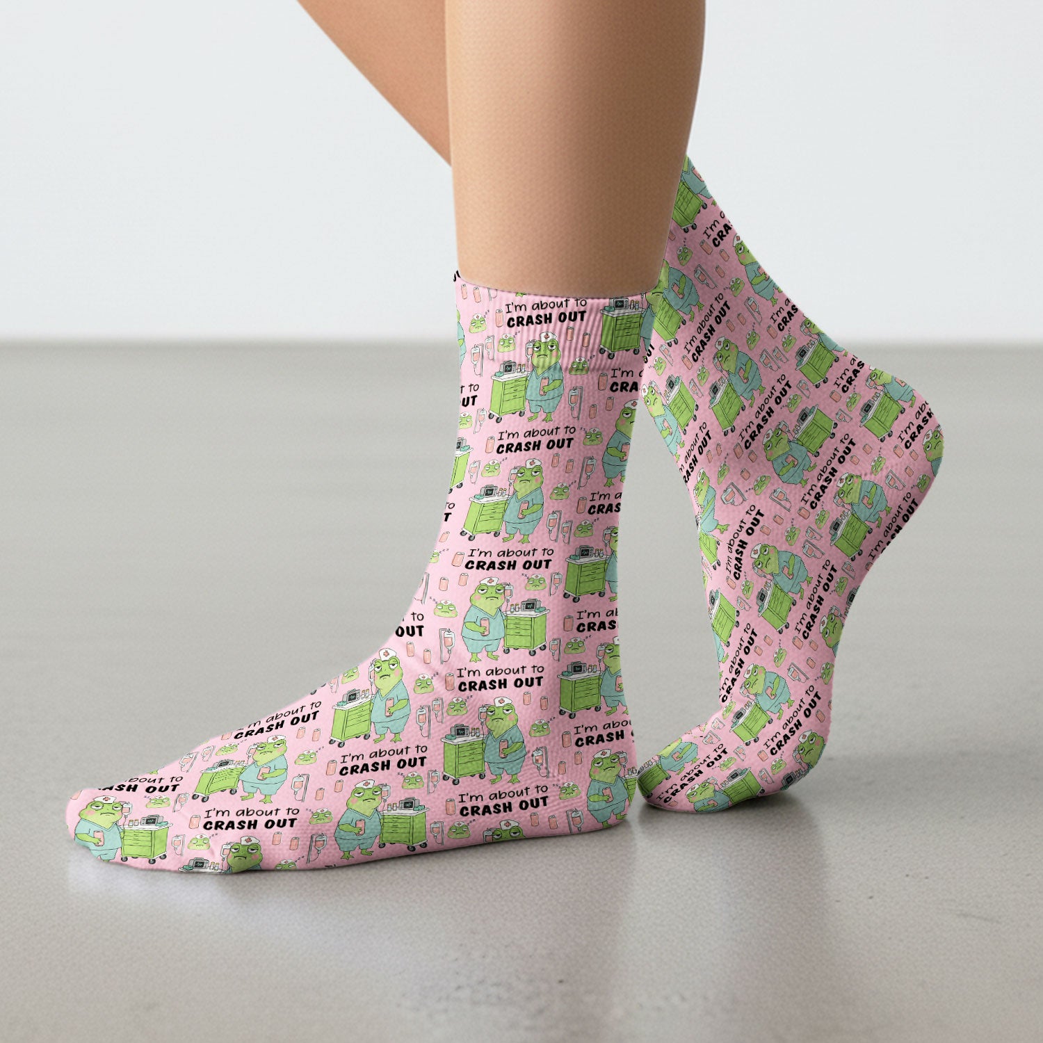 Funny Frog Pattern Nurse Scrub Socks, I’m About to Crash Out Nurse Sock, Breathable Fabrics Nursing Uniform