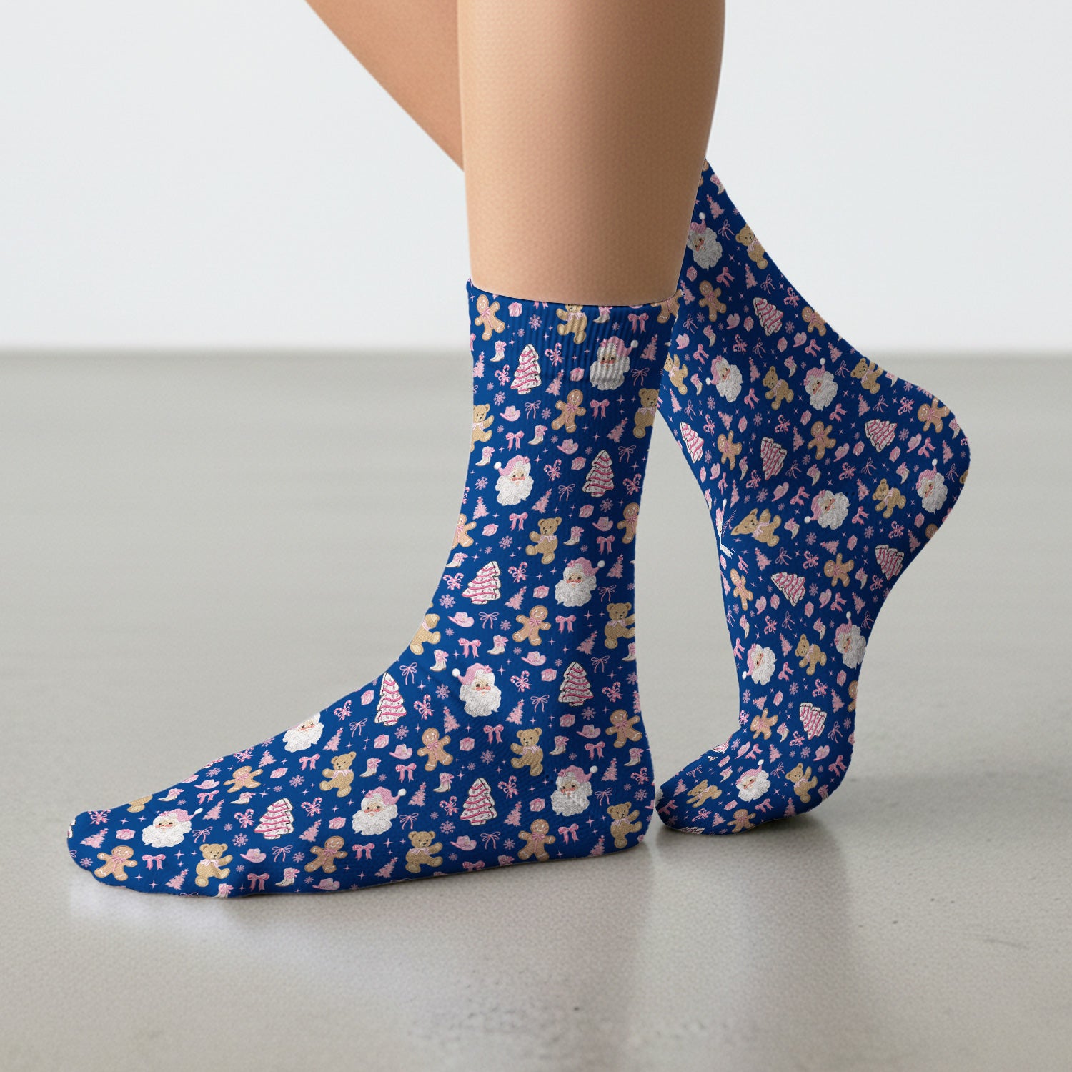 Pink Christmas Santa Gingerbread Scrub Socks, Cute Holiday Medical Pattern Sock, Breathable Fabrics Nursing Uniform