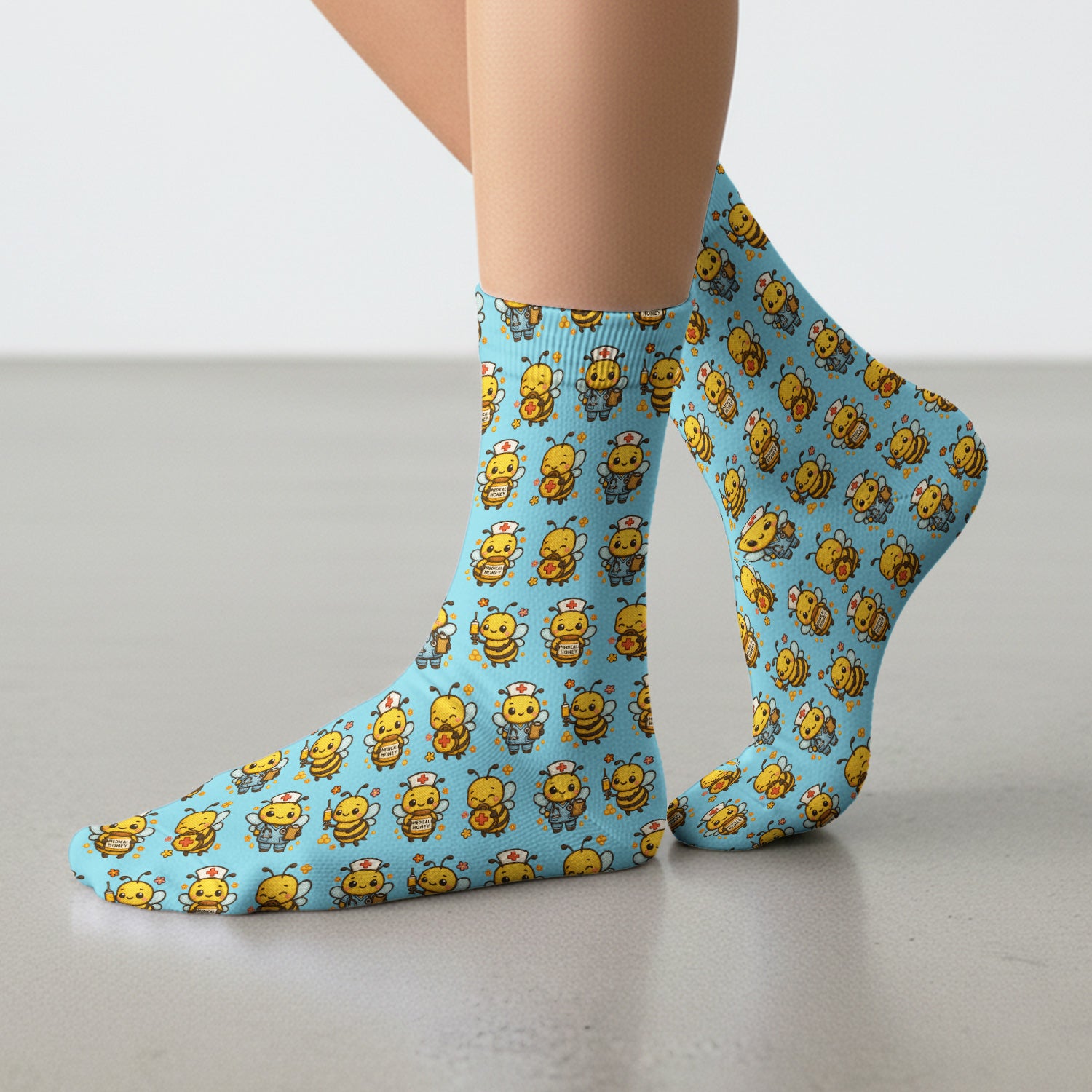 Cute Nurse Bee Scrub Socks, Kawaii Medical Honey Bee Pattern Sock for Nursing Professionals