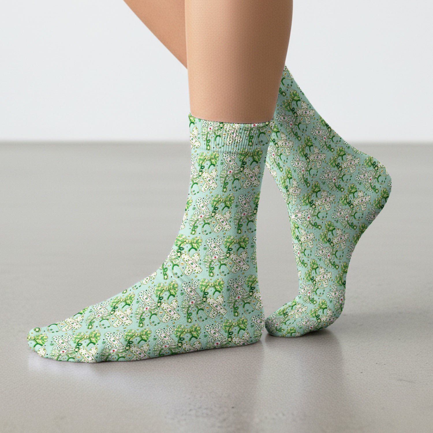 St Patrick Shamrock Stethoscope Bow Print Socks, Socks for Nurse Doctor