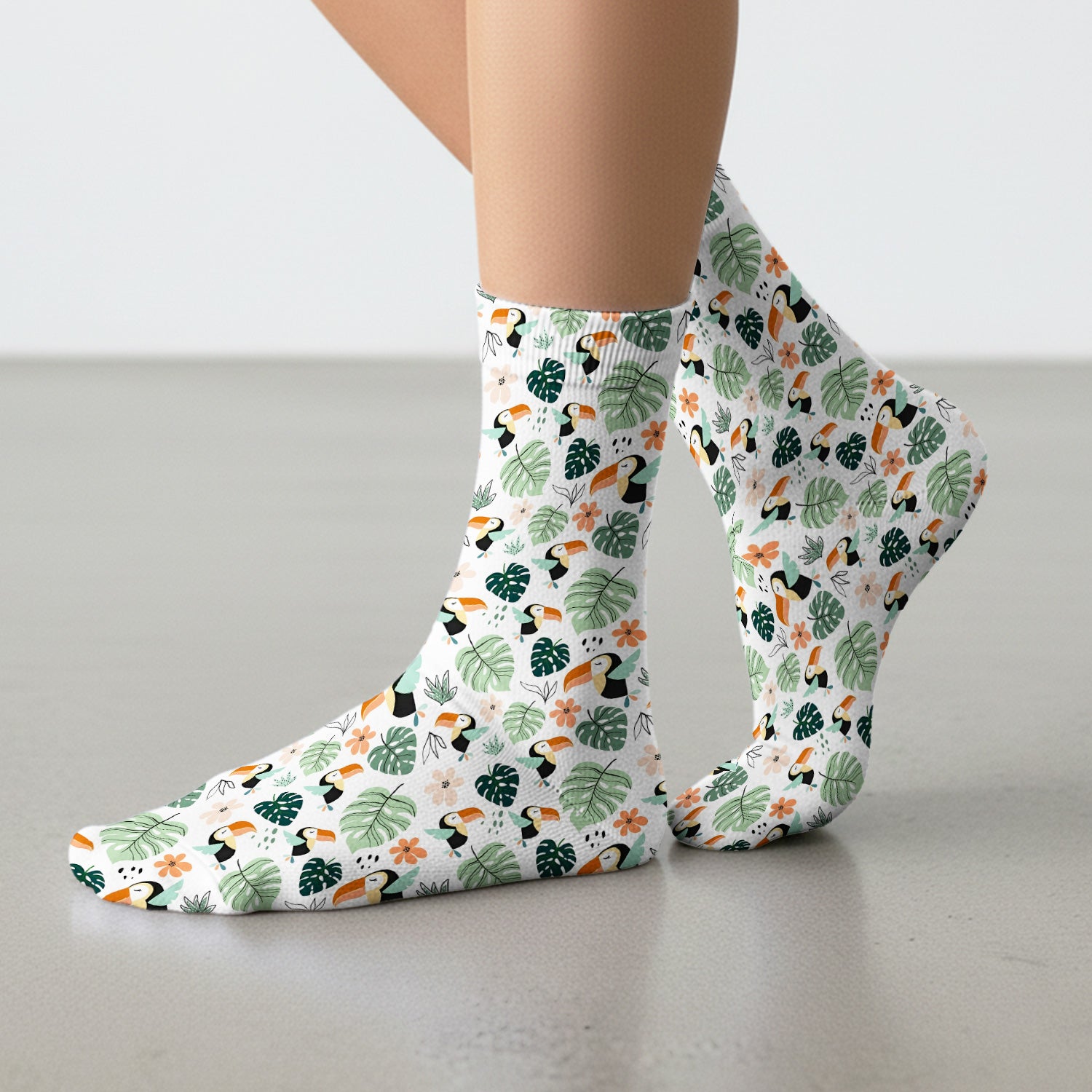 Tropical Toucan Leaf Floral Pattern Socks, Adult Socks for Men and Women