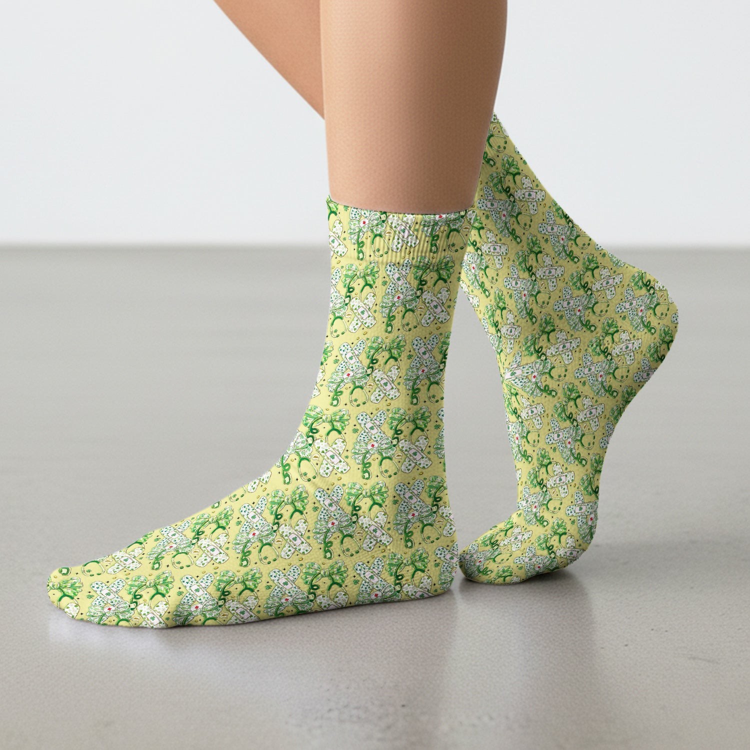 St Patrick Shamrock Stethoscope Bow Print Socks, Socks for Nurse Doctor