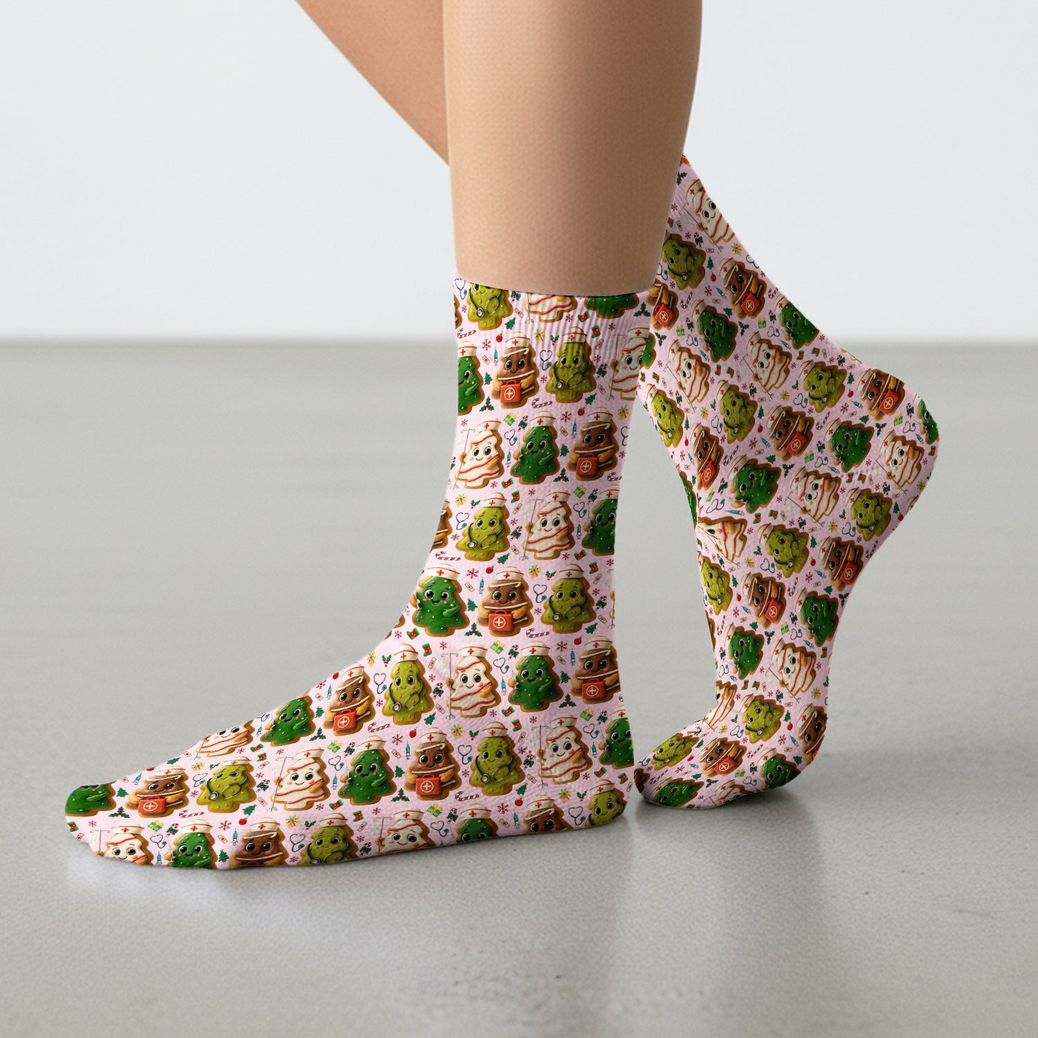Christmas Cookie Scrub Socks – Festive Nurse & Holiday Tree Pattern – Cute Medical Uniform for Nurses, Vets and Healthcare Workers