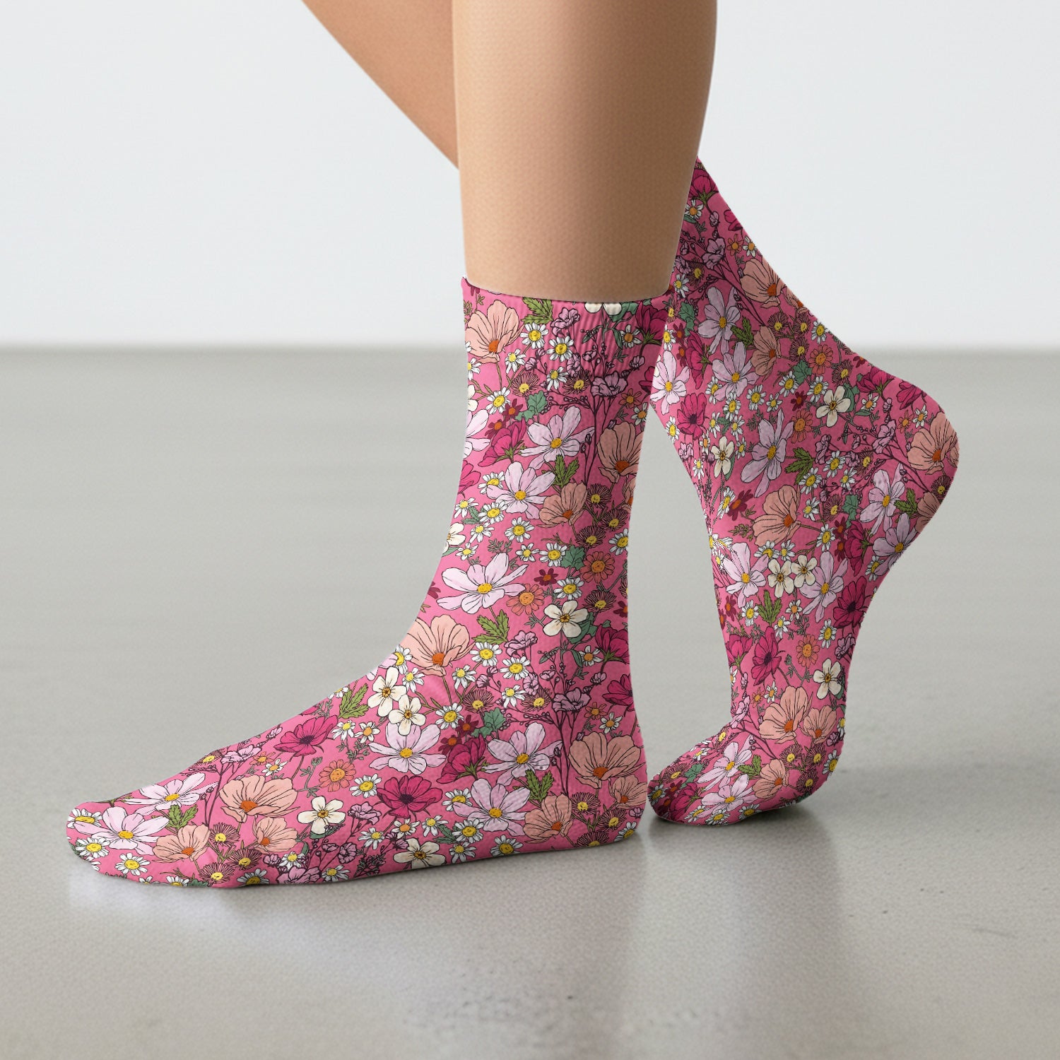 Pink Daisy Wildflower Nurse Pattern Socks, Adult Socks for Men and Women