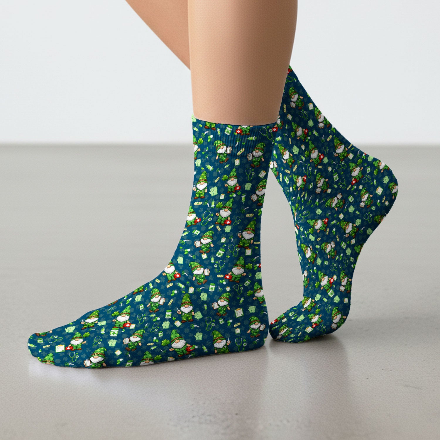 St. Patrick’s Day Nurse Gnome Scrub Socks, Green Lucky Medical Pattern Nurse Sock, Breathable Fabrics Nursing Uniform