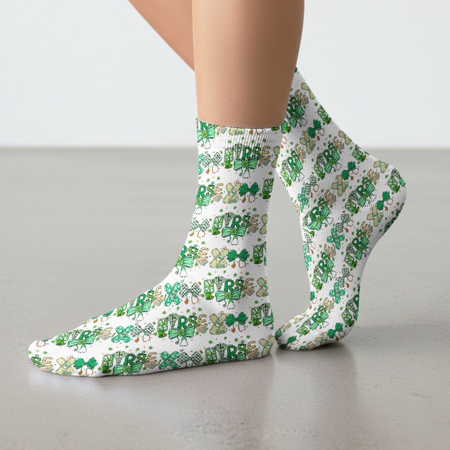 St. Patrick’s Nurse Scrub Socks, Lucky Clover And Green Bow Pattern Nurse Sock, Breathable Fabrics Nursing Uniform