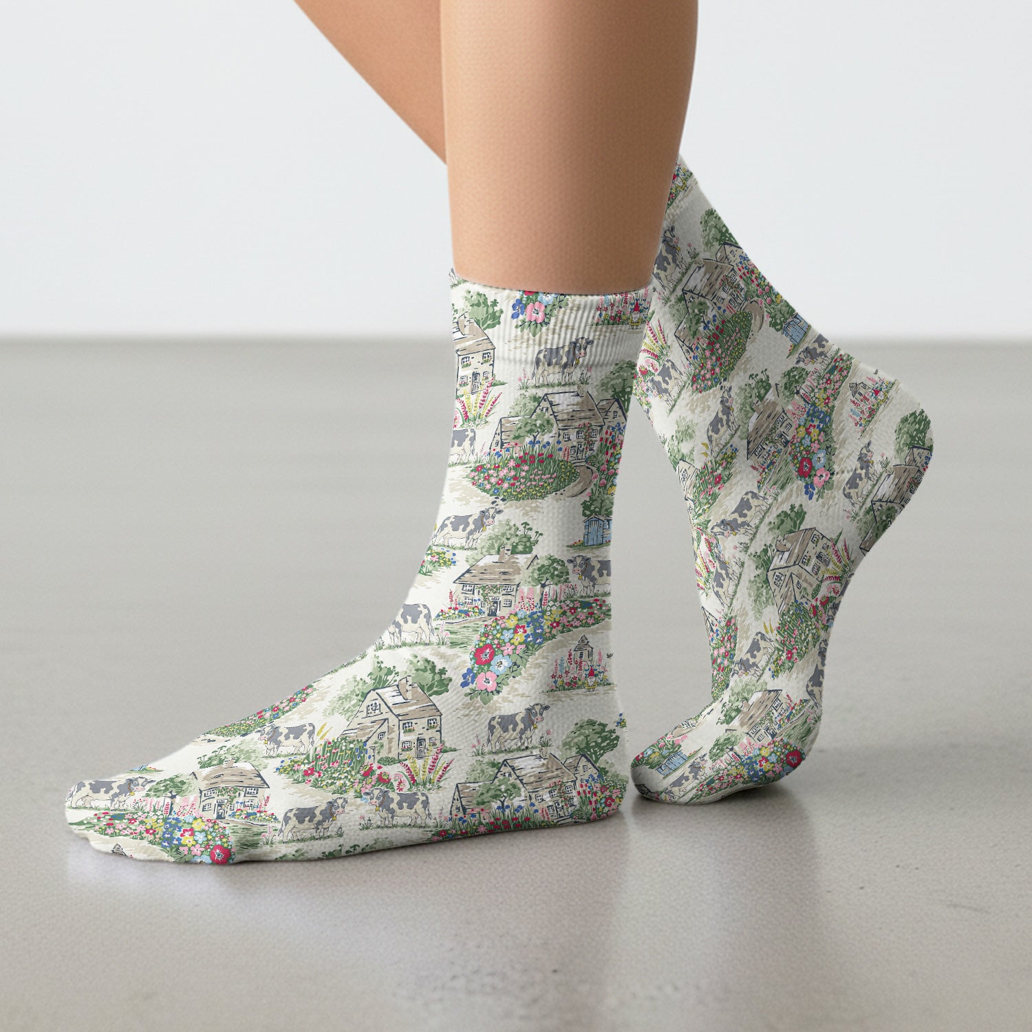 Charming Countryside Cows Cottage Garden Pattern Socks, Adult Socks for Men and Women