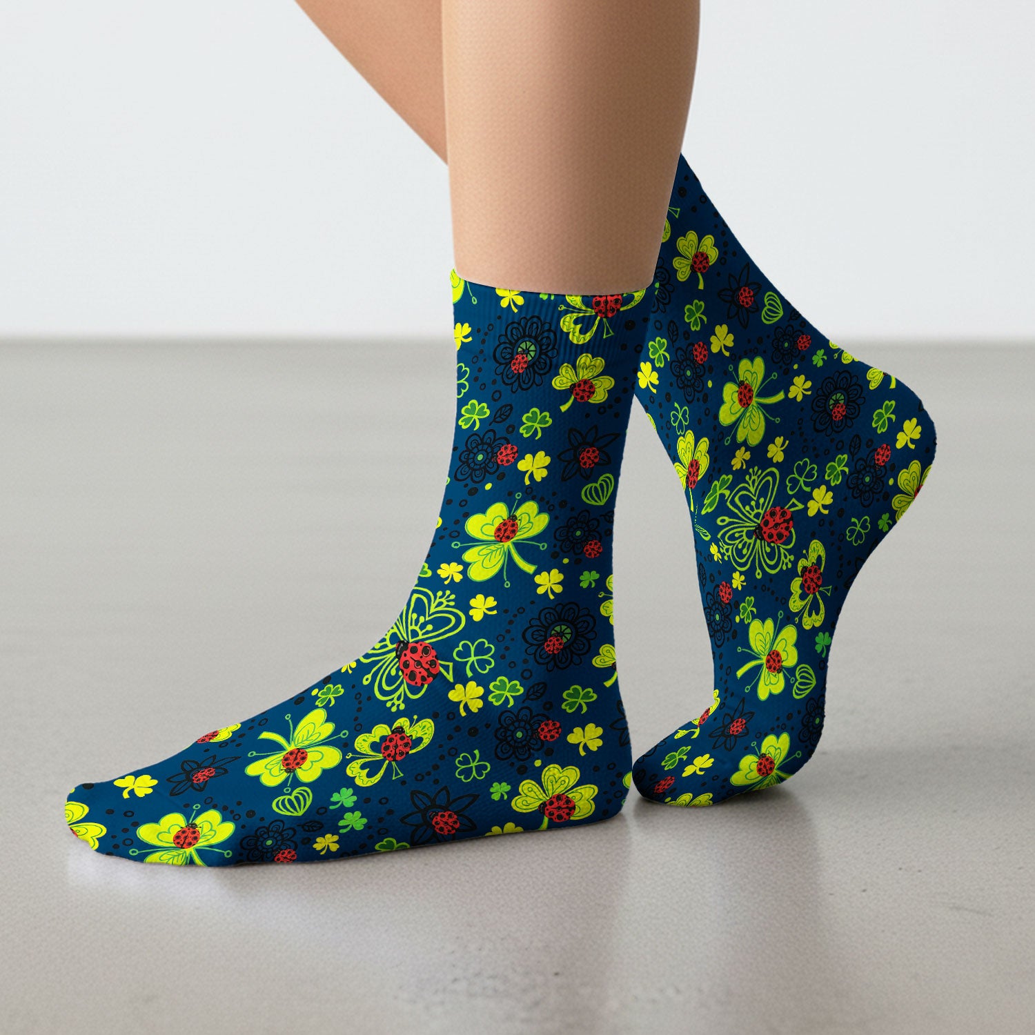 Ladybug Clover Floral Pattern Print Socks, Breathable Fabrics Medical Uniform