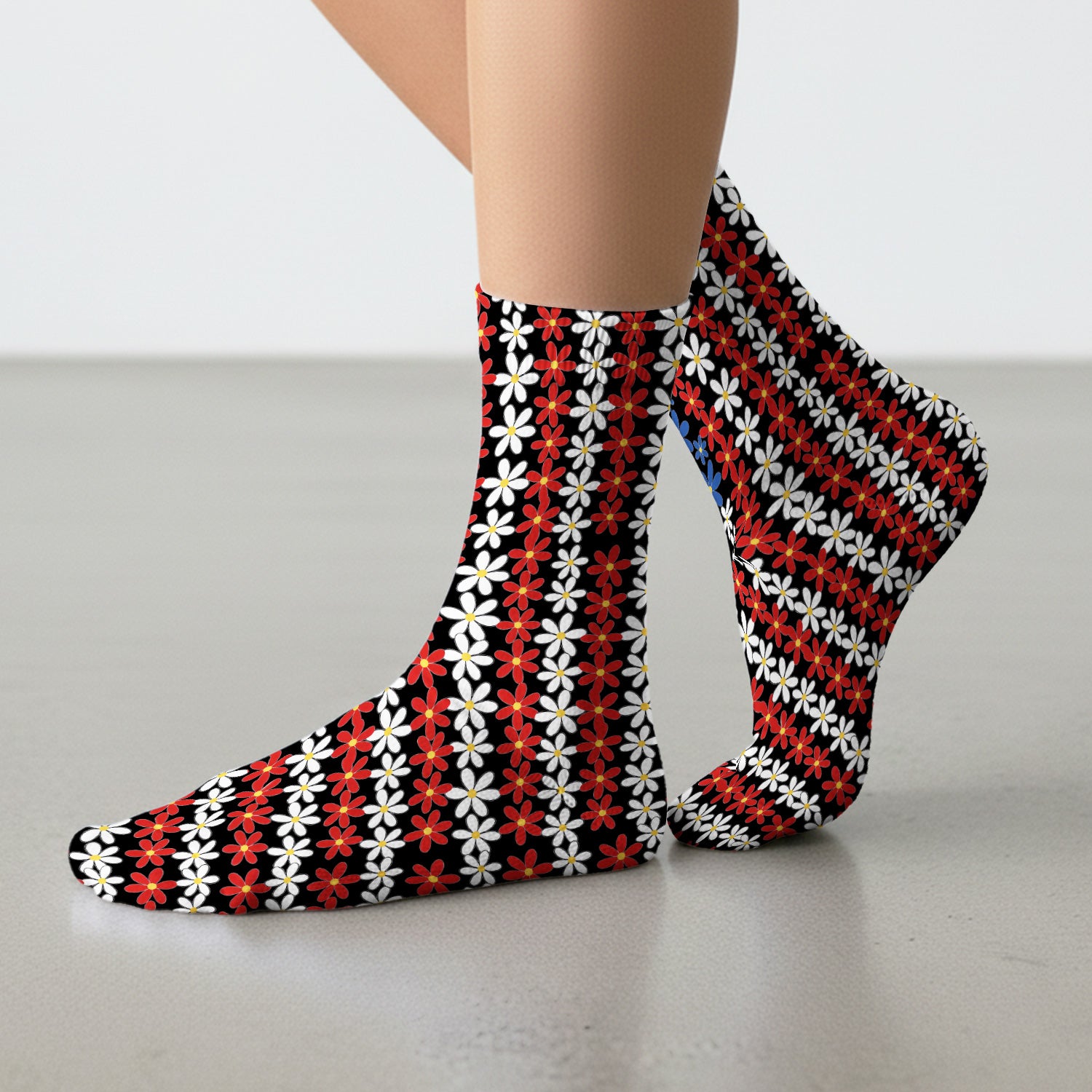 Retro Red Blue Daisy Stripe Pattern Socks, Breathable Fabrics Medical Uniform