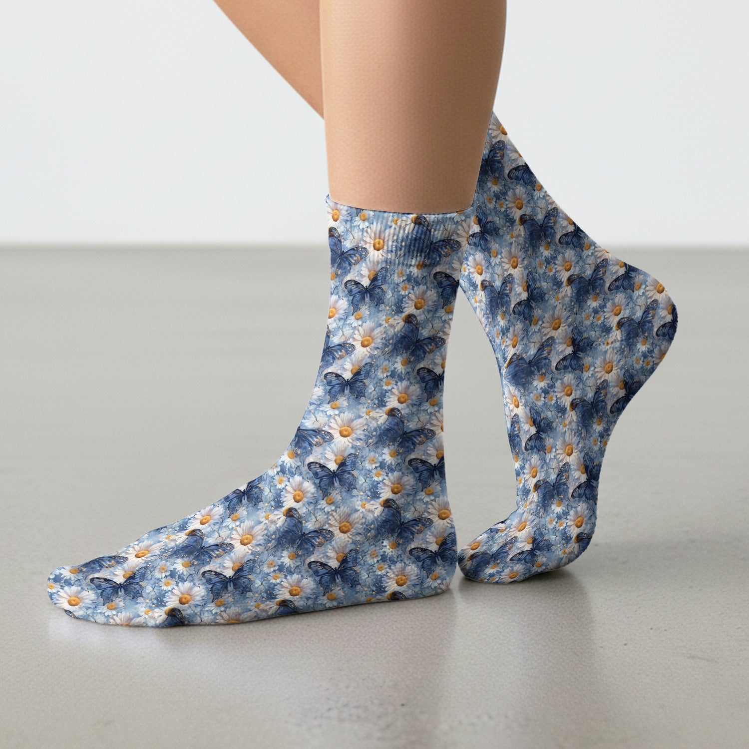 Blue Daisy Butterfly Print Socks, Adult Socks for Men and Women