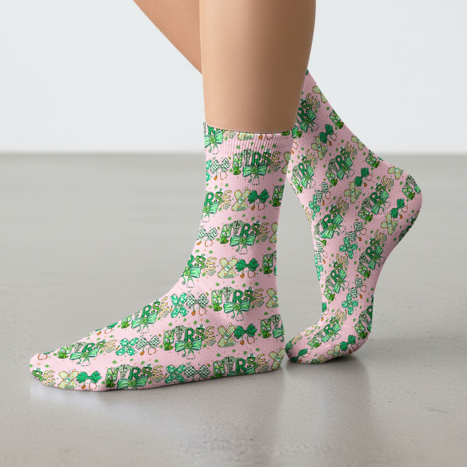 St. Patrick’s Nurse Scrub Socks, Lucky Clover And Green Bow Pattern Nurse Sock, Breathable Fabrics Nursing Uniform