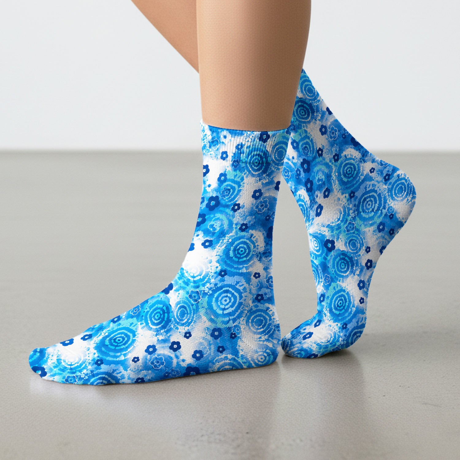 Blue Floral Spiral Nurse Pattern Scrub Top, Breathable Fabrics Nursing Uniform Socks, Adult Socks for Men and Women
