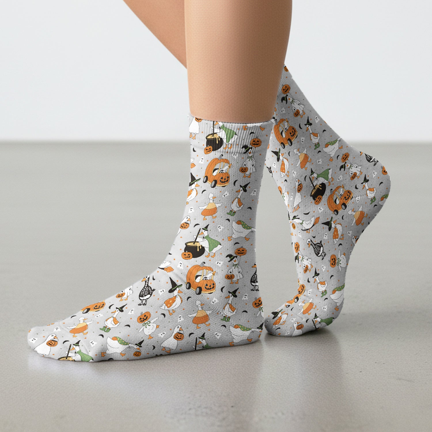 Goose with Pumpkin Checkered Print Socks, Adult Socks for Men and Women