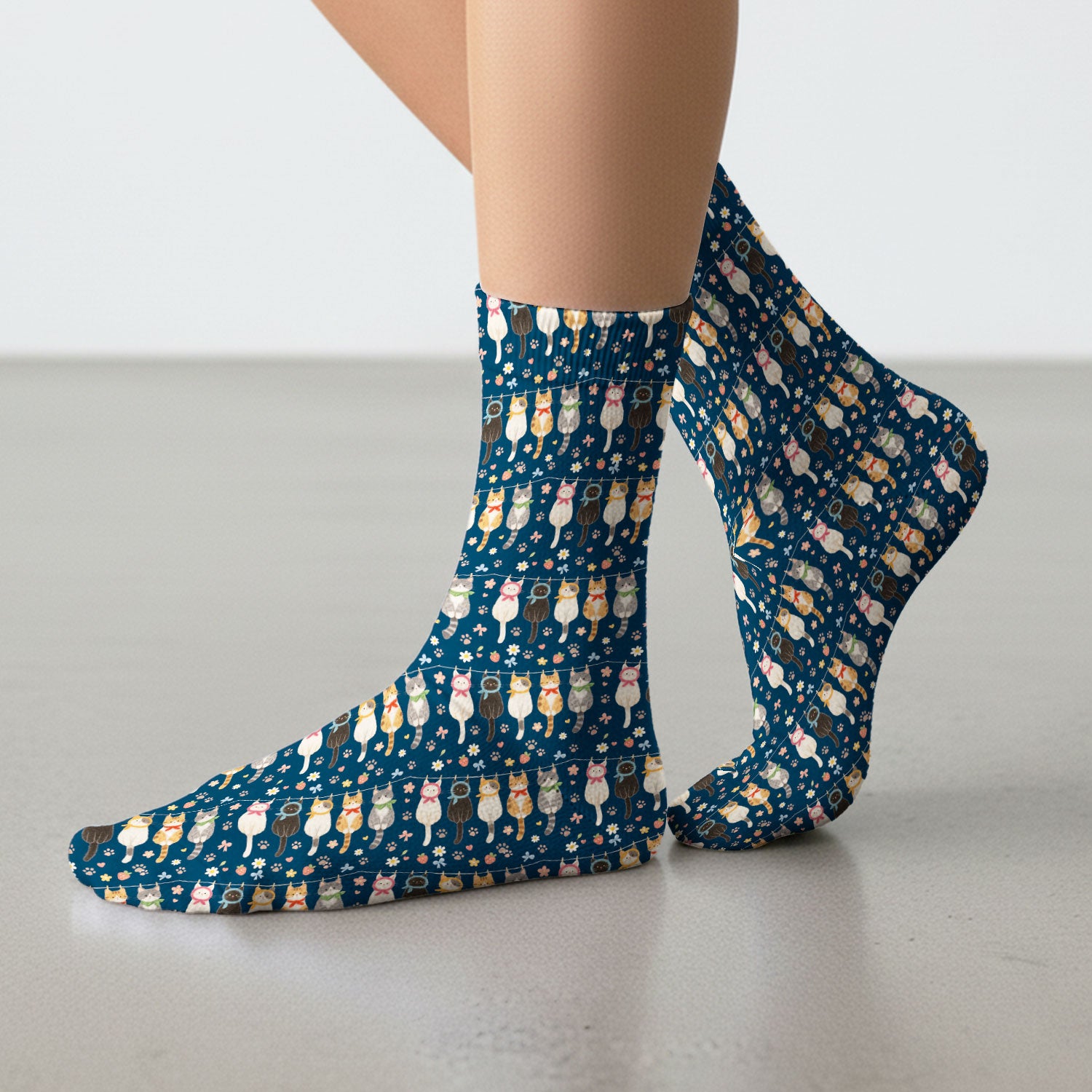 Cute Cat Clothesline Pattern Socks, Breathable Fabrics Medical Uniform