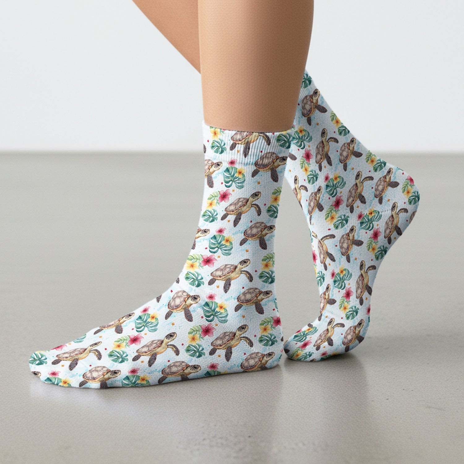 Sea Turtle Tropical Floral Pattern Socks, Adult Socks for Men and Women
