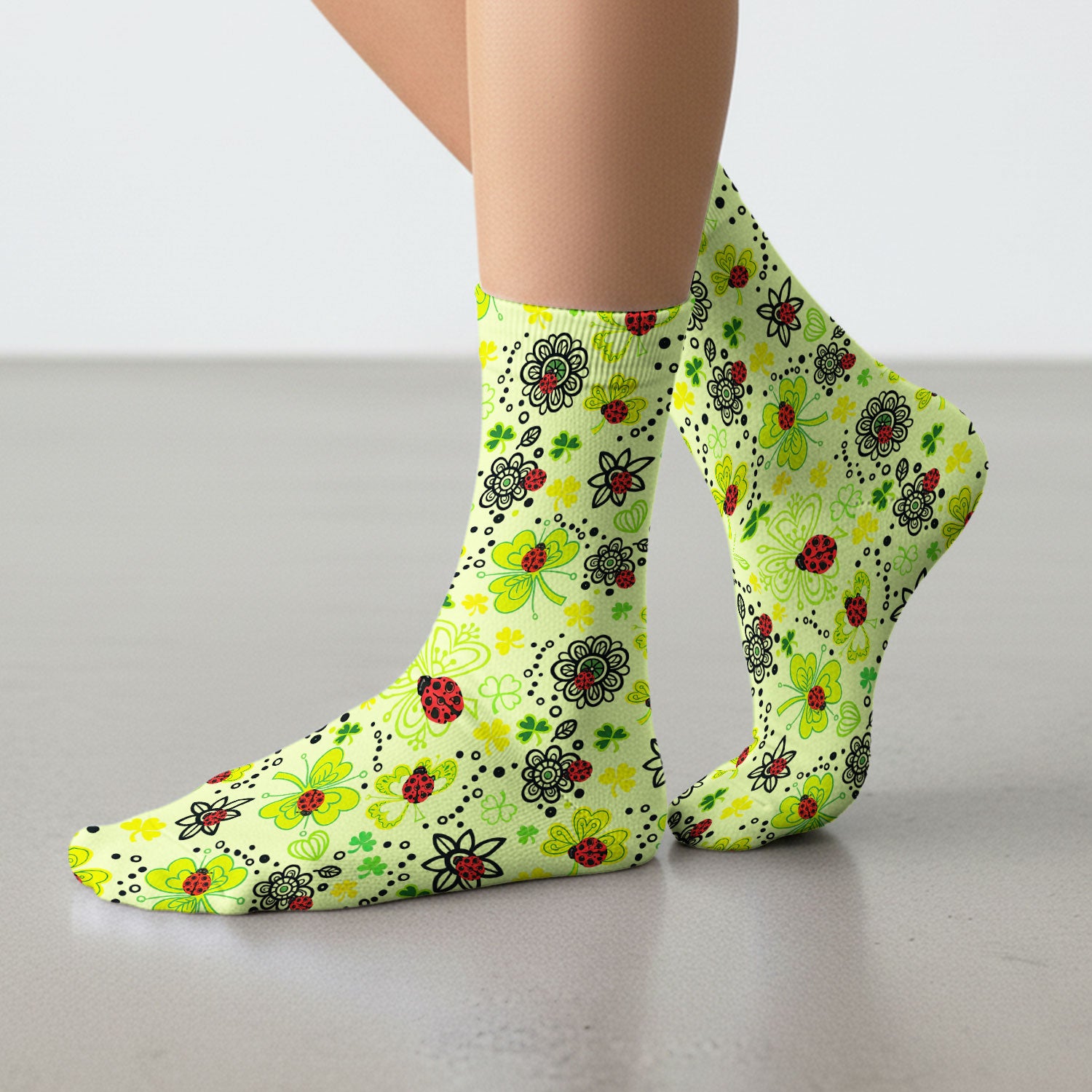 Ladybug Clover Floral Pattern Print Socks, Breathable Fabrics Medical Uniform