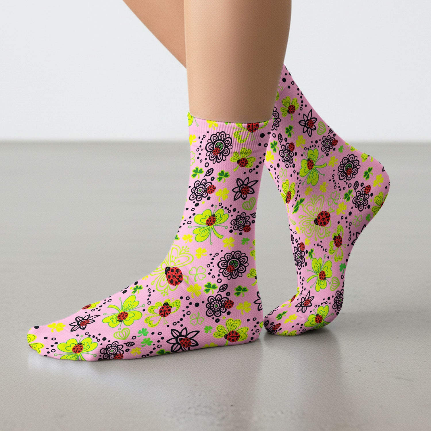 Ladybug Clover Floral Pattern Print Socks, Breathable Fabrics Medical Uniform