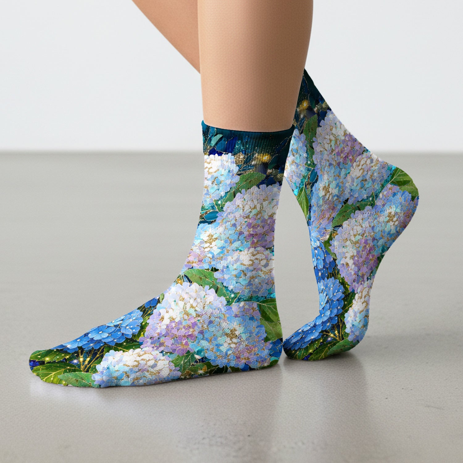 Blue Hydrangea Floral Pattern Socks, Adult Socks for Men and Women