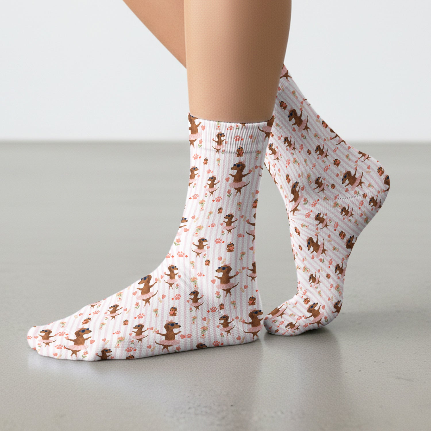 Cute Dachshund Dog Ballet Tutu Hearts Pattern Nurse Socks, Socks for Nurse Doctor