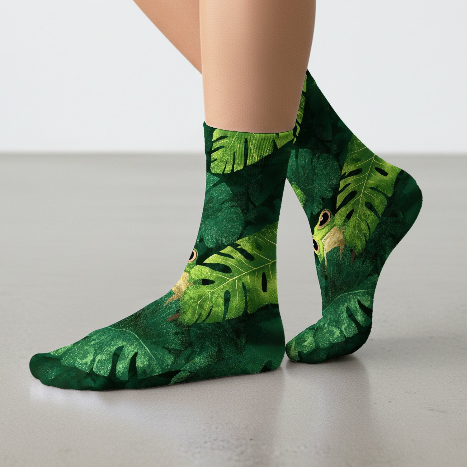 Cute Frog Hiding Jungle Leaves Pattern Nurse Socks, Adult Socks for Men and Women