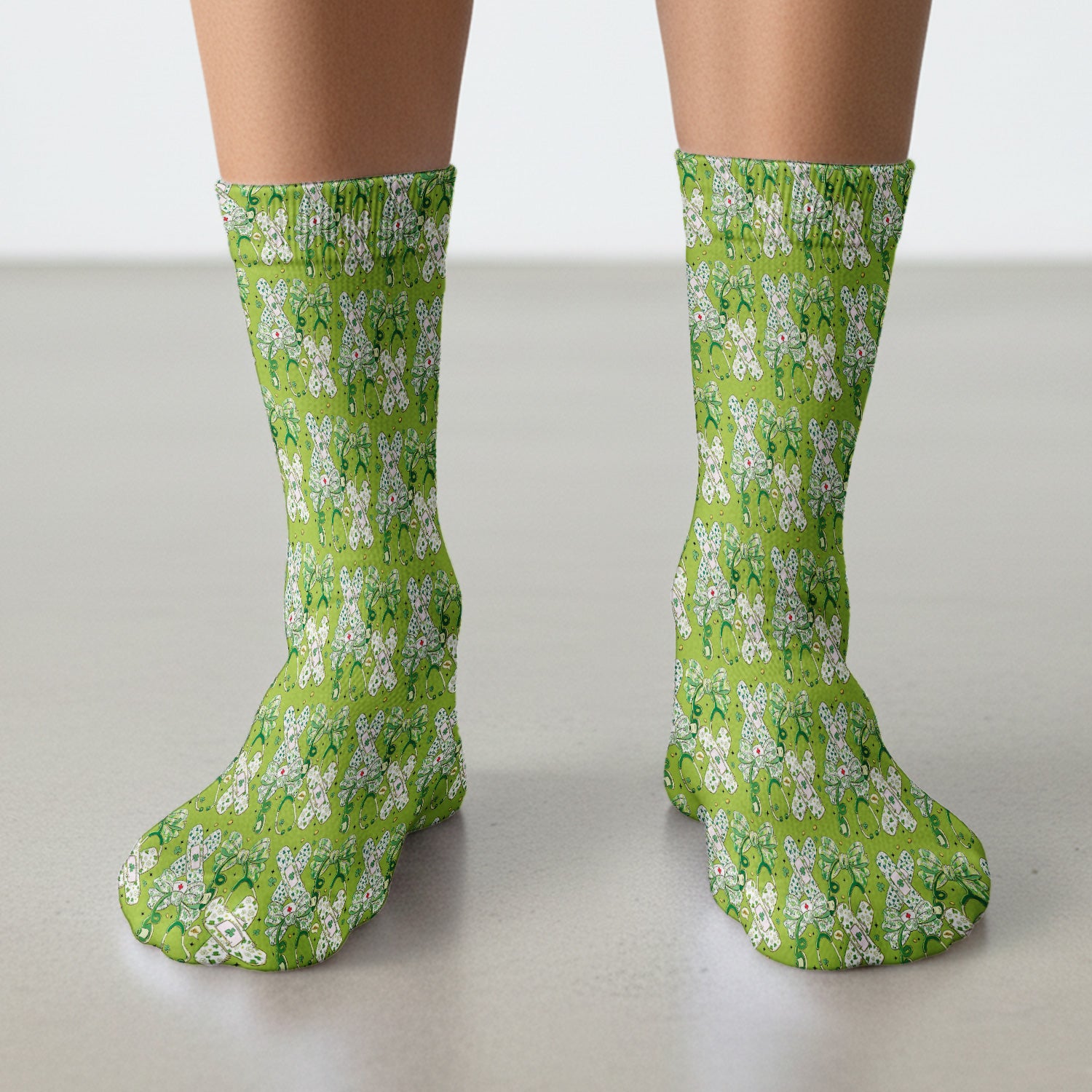 St Patrick Shamrock Stethoscope Bow Print Socks, Socks for Nurse Doctor