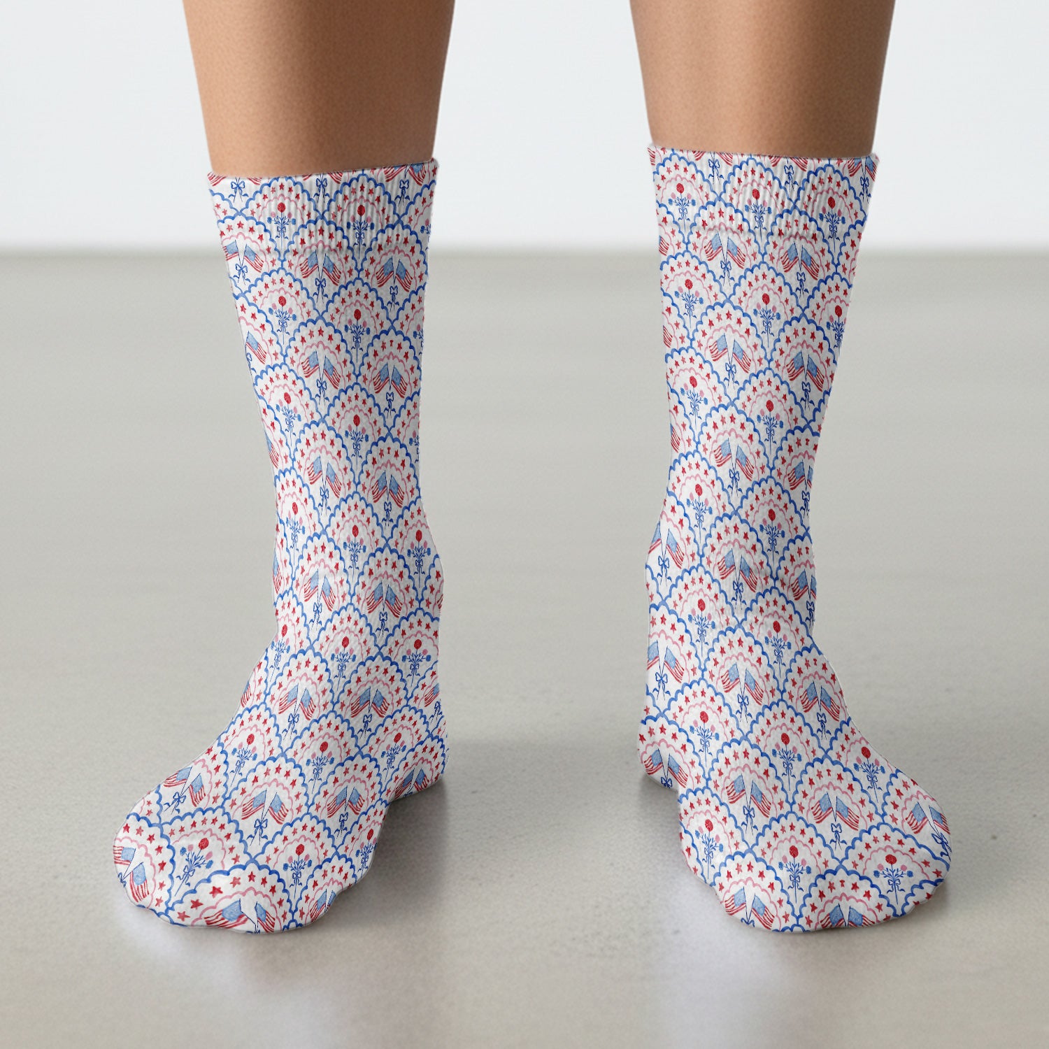 Patriotic Scallop Star Flag Floral Pattern Socks, Adult Socks for Men and Women