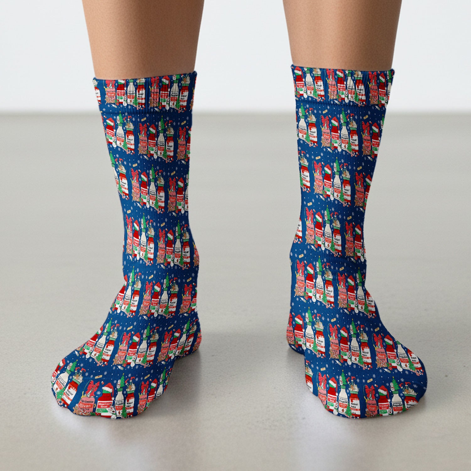 Funny Christmas Medication Scrub Socks – Festive Holiday Pharma Bottles Pattern – Playful Medical Uniform for Nurses, Pharmacists & Healthcare Workers