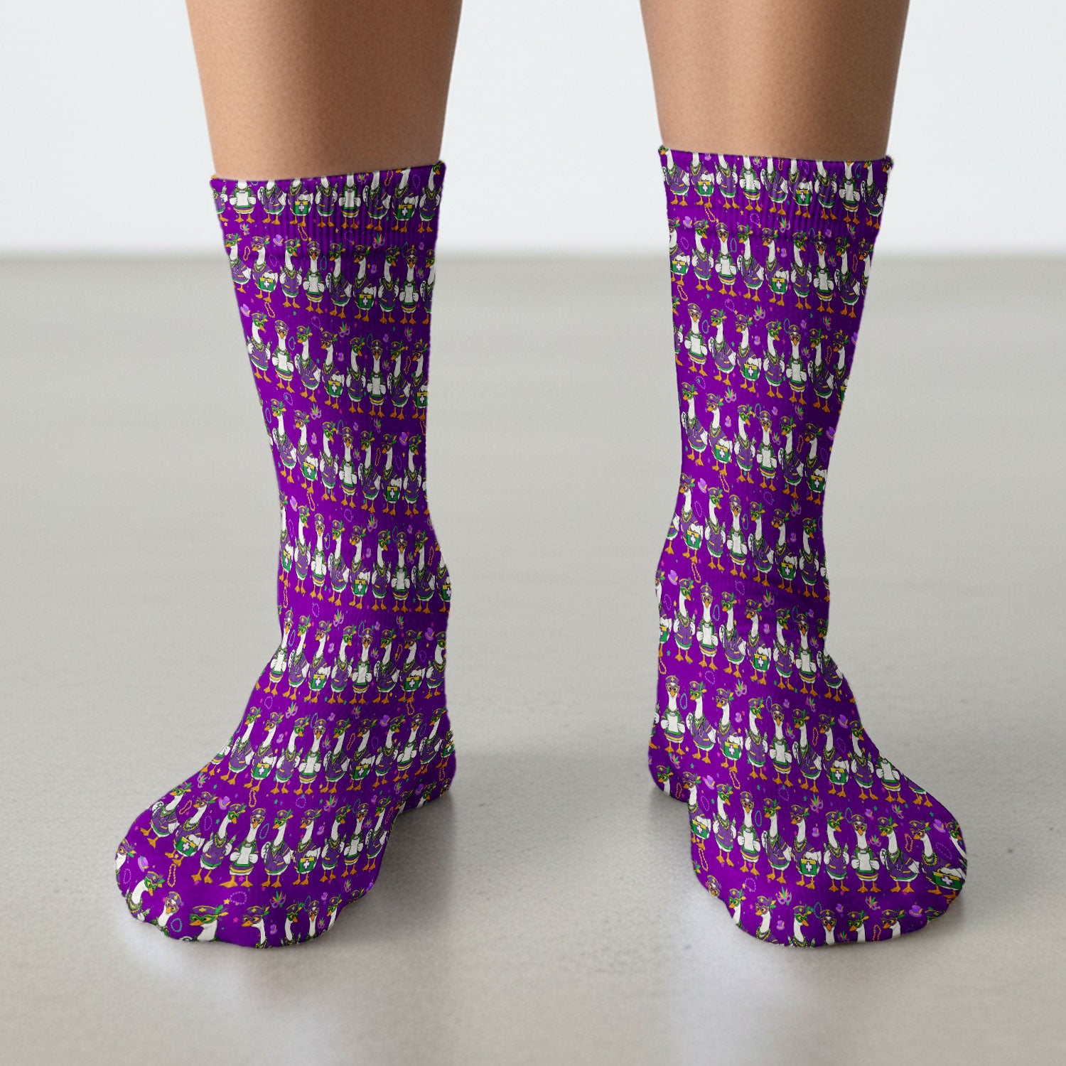Mardi Gras Nurse Goose Scrub Socks, Purple Carnival Parade Medical Pattern Nurse Sock, Breathable Fabrics Nursing Uniform