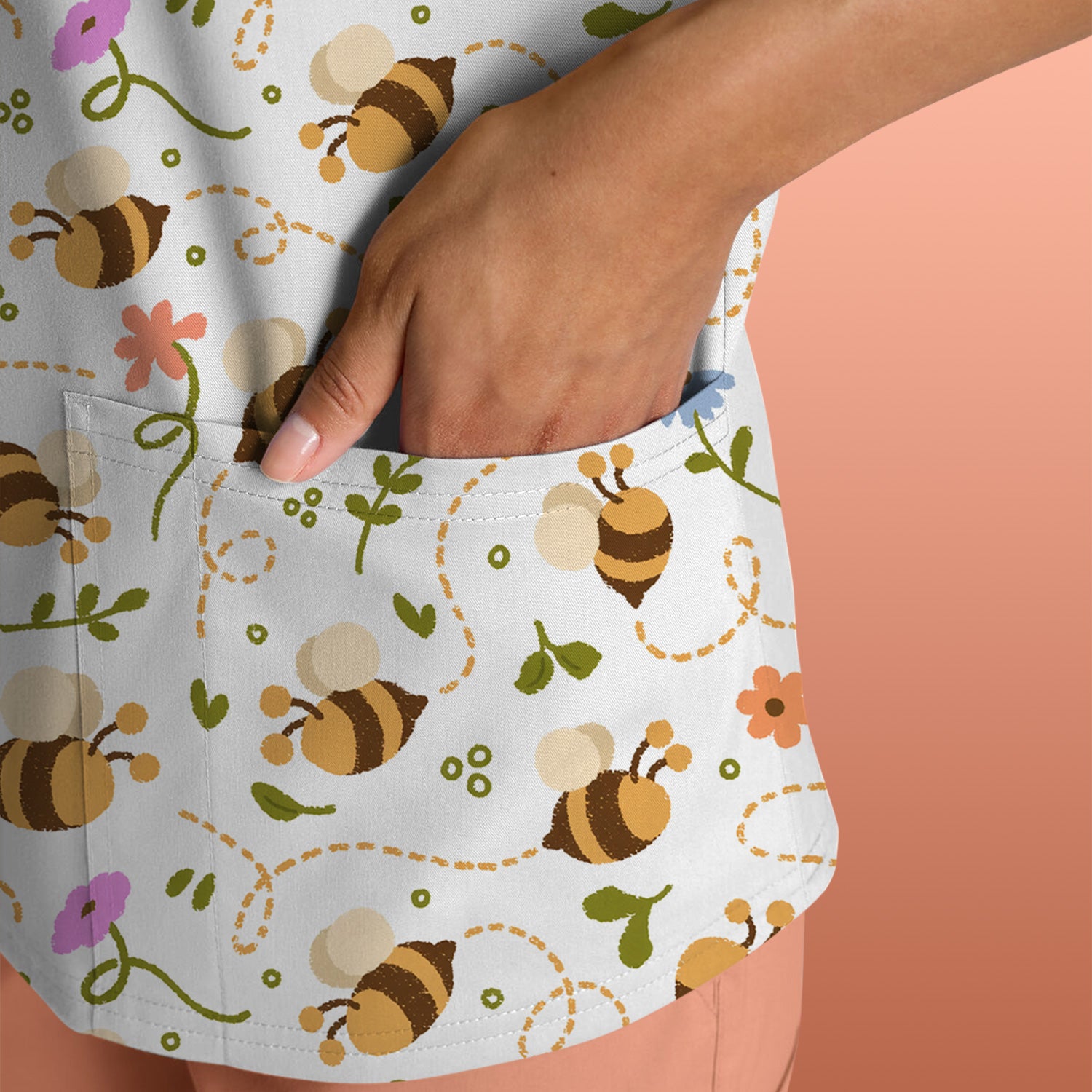 Bee Flying Floral Trail Garden Pattern Scrub Top, Breathable Fabrics Nursing Uniform