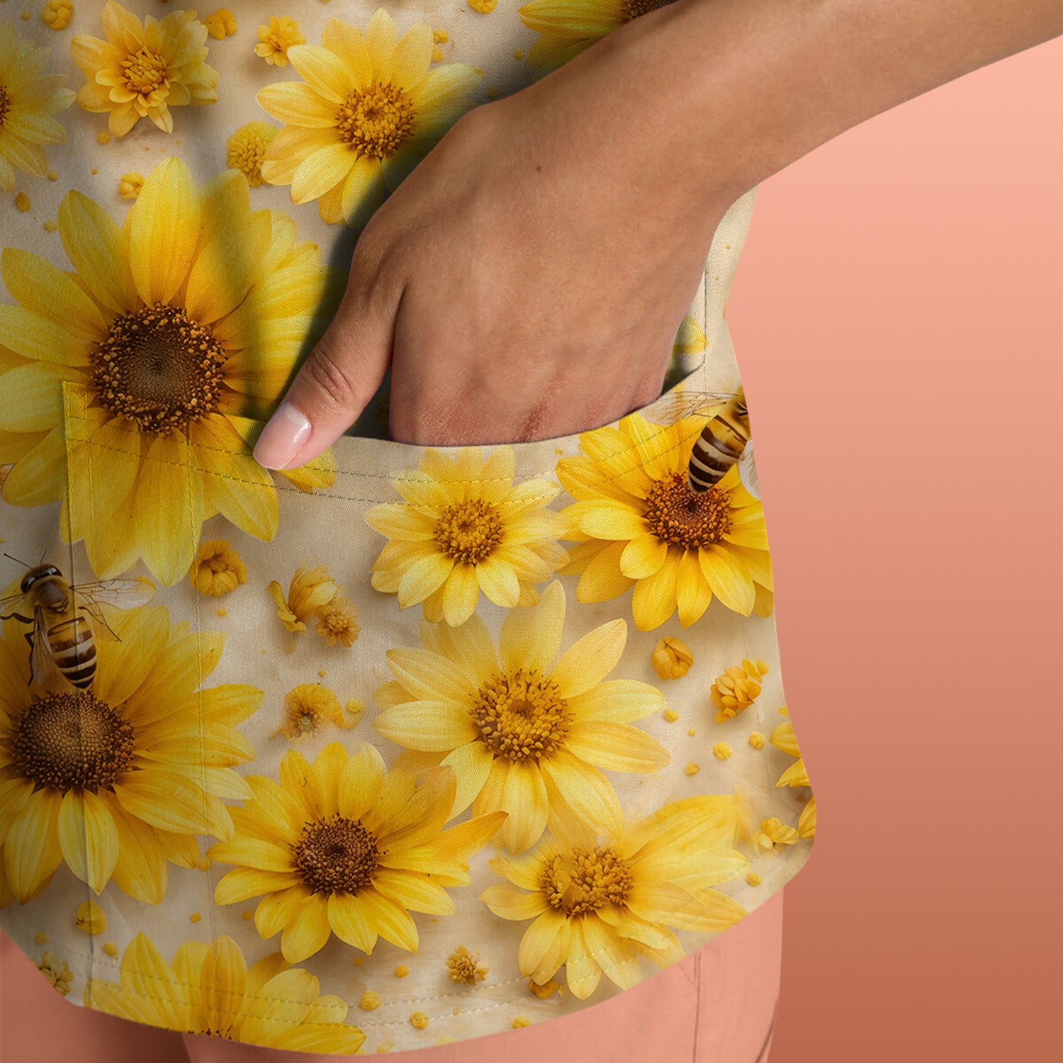 Yellow Sunflower Bee Garden Bloom Pattern Scrub Top, Breathable Fabrics Nursing Uniform