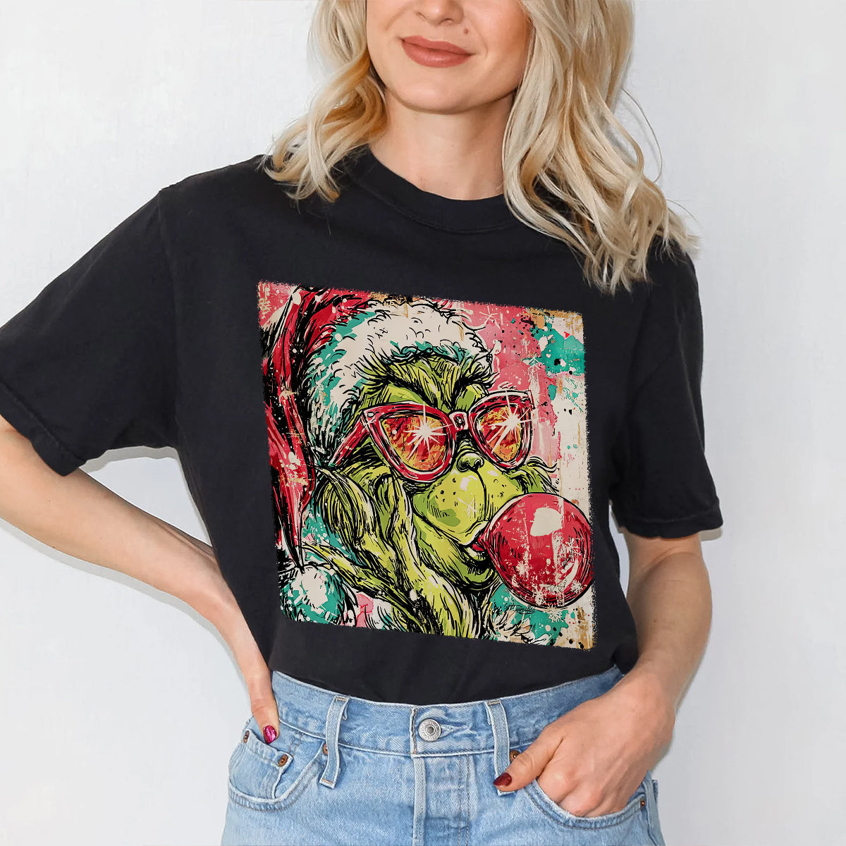 Funny Grinch Christmas T-Shirt – Cool Street Art Grinch Graphic Tee – Santa Hat Sunglasses Bubblegum Holiday Shirt
