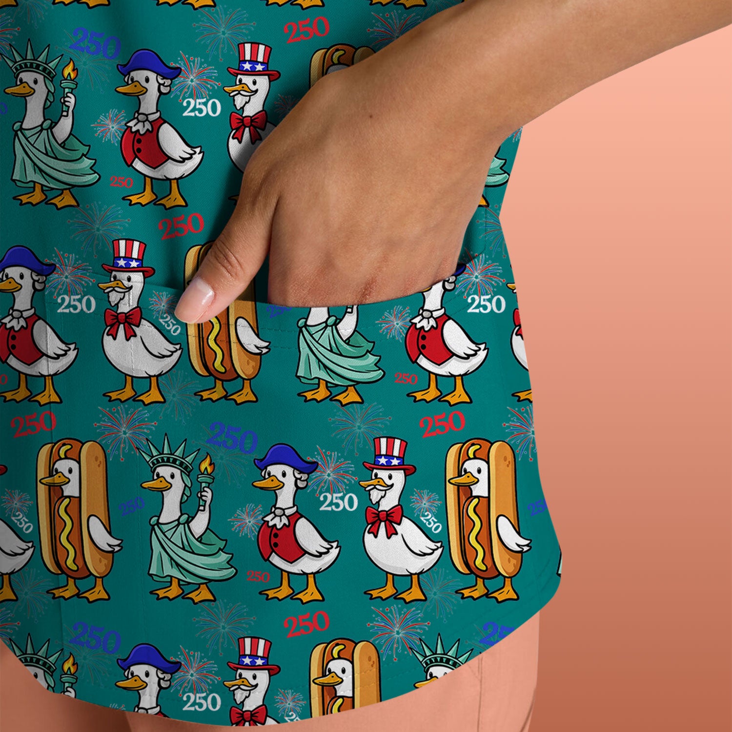 Patriotic Duck Independence Day Pattern Scrub Top, Breathable Healthcare Uniform Top