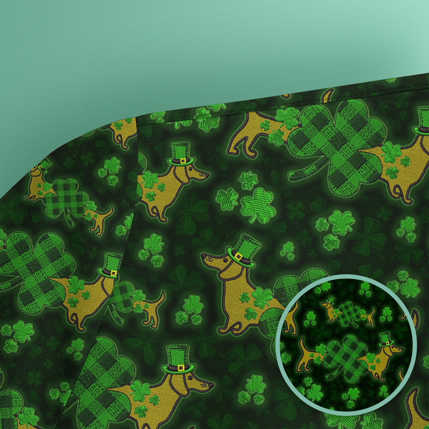 St. Patrick’s Day Dachshund Dog Pattern Scrub Top, Lucky Shamrock Puppy Nurse Scrub Shirt, Green Irish Nursing Uniform