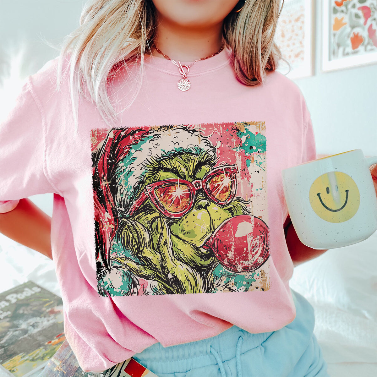 Funny Grinch Christmas T-Shirt – Cool Street Art Grinch Graphic Tee – Santa Hat Sunglasses Bubblegum Holiday Shirt