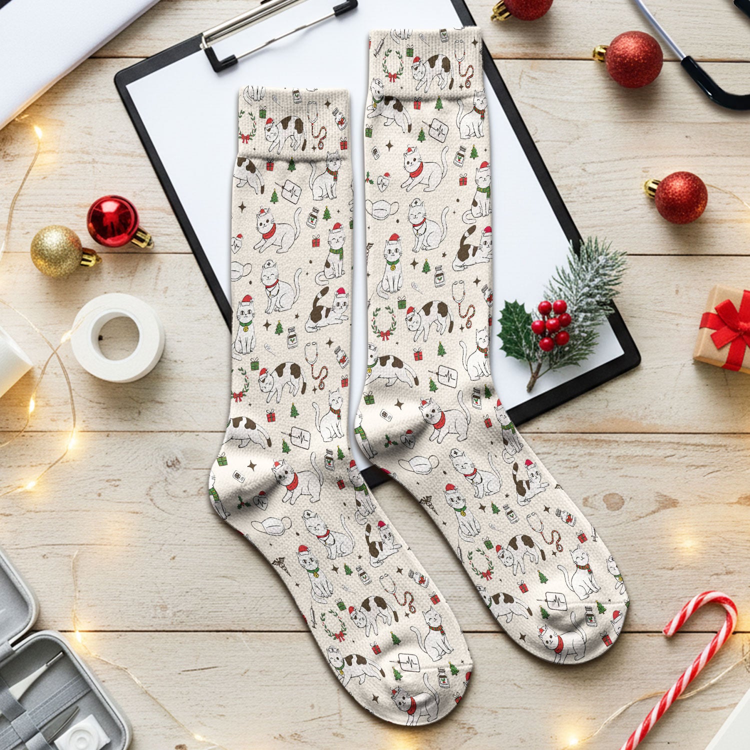 Christmas Cat Scrub Socks – Festive Nurse & Holiday Kitty Pattern – Cute Medical Uniform for Nurses, Vets and Healthcare Workers