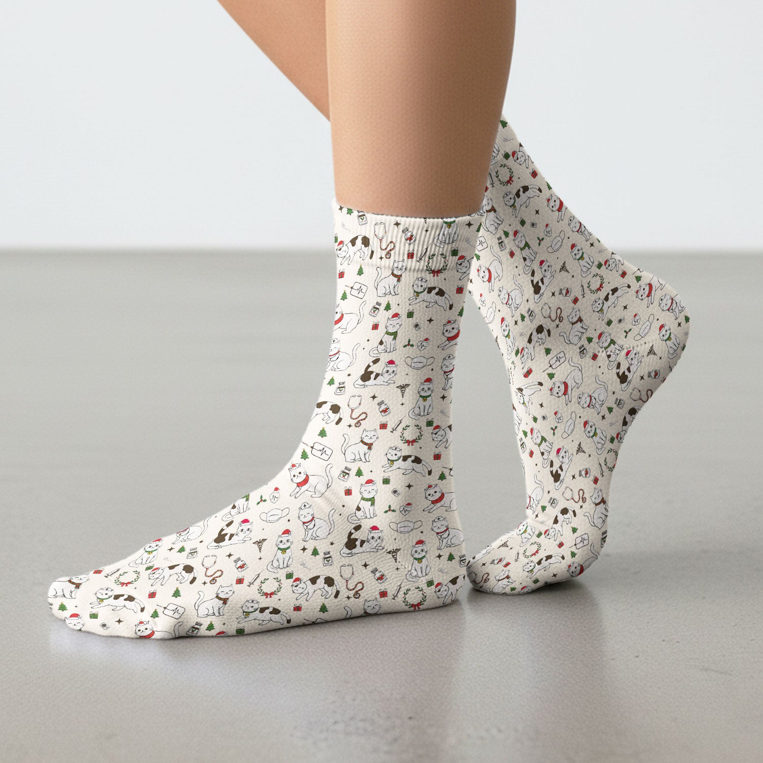 Christmas Cat Scrub Socks – Festive Nurse & Holiday Kitty Pattern – Cute Medical Uniform for Nurses, Vets and Healthcare Workers